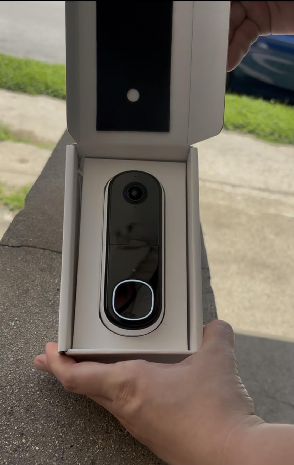 Arlo Video Doorbell 2K (2nd Gen) Wireless or Wired - 2K head-to-toe video, Package & person detection, Night vision, 2-way audio customer photo 2