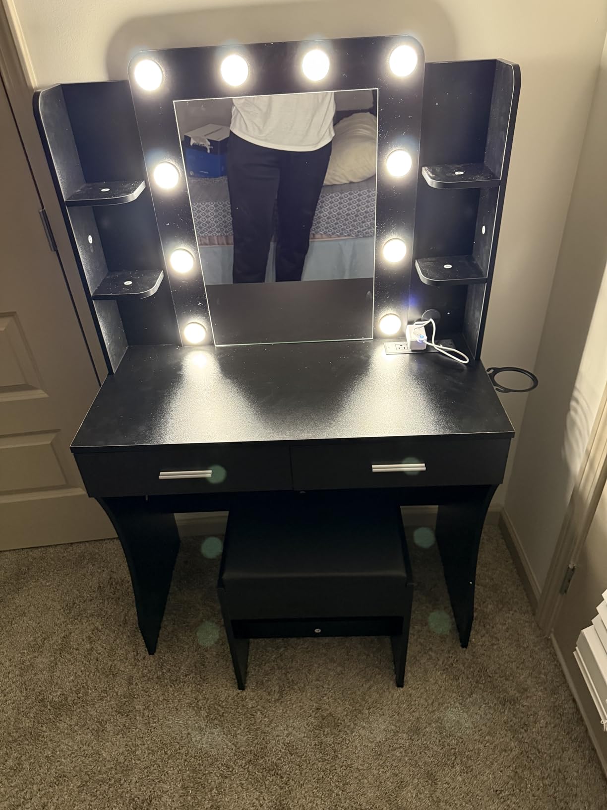 Vabches White Makeup Vanity Desk with Lighted Mirror & Charging Station, 2 Large Drawers, Vanity Mirror 3 Lighting Color Adjustable, Cushioned Stool, Storage Drawers and Shelves customer photo 1