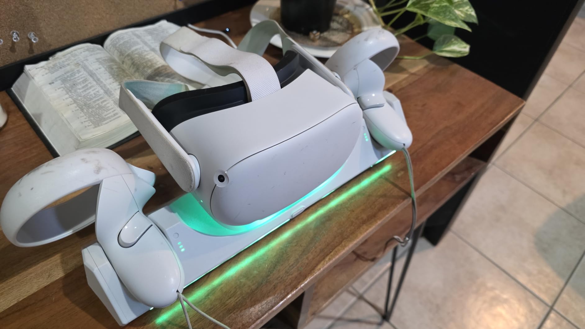 Bioherm Charging Dock for Oculus Quest 2, Magnetic Charging Station for Meta Quest 2 VR Headset & Controllers, with 2 Rechargeable 2100mAh Batteries, USB-C Charger and Cable, Supports LED Indicator customer photo 1