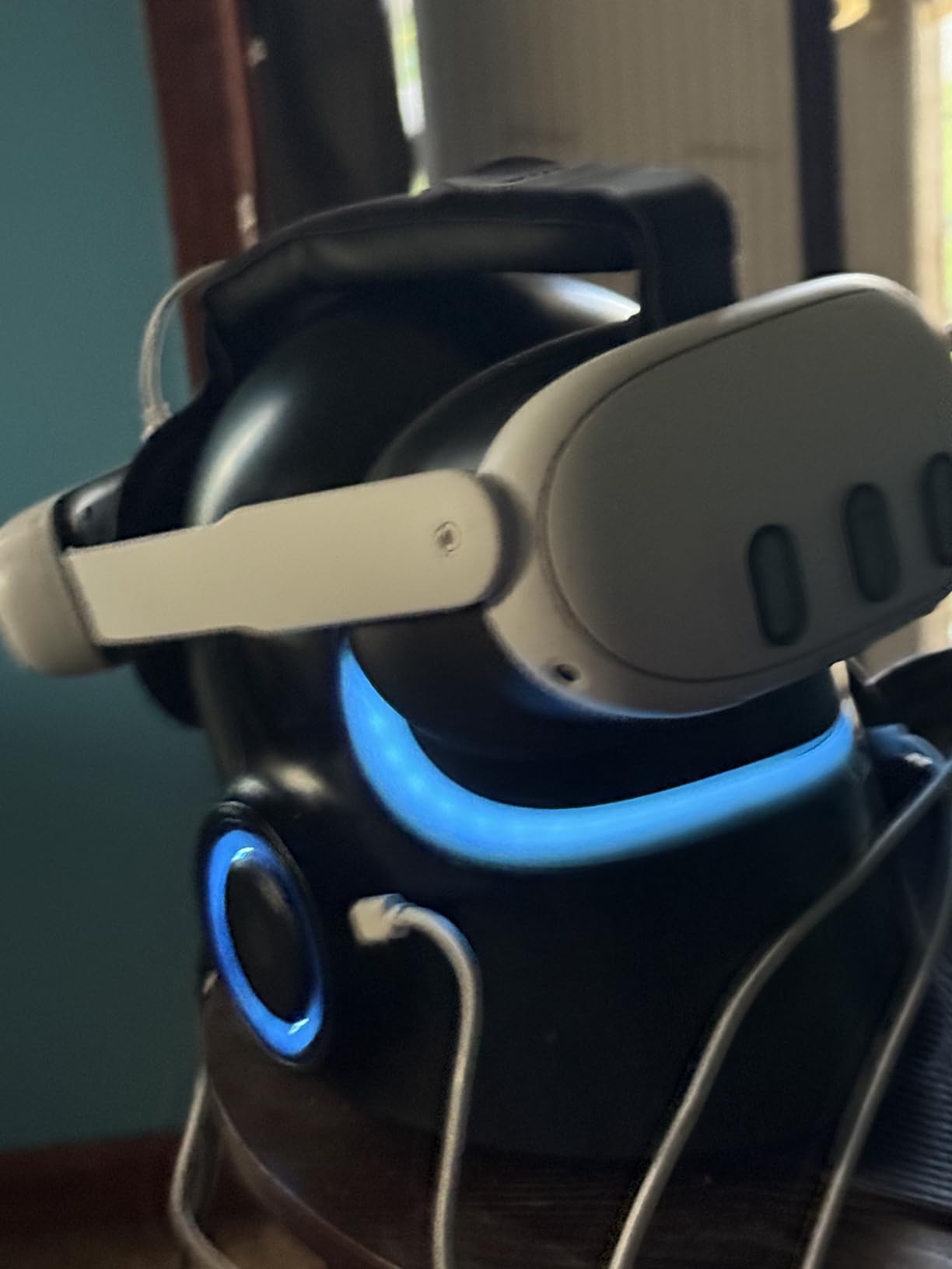 Meta Quest 3 512GB - VR Without Wires - Gorilla Tag Cardboard Monkenaut Bundle - Amazon Exclusive - Access to 100+ Games with a 3-Month Trial of Meta Horizon+ Included customer photo 1