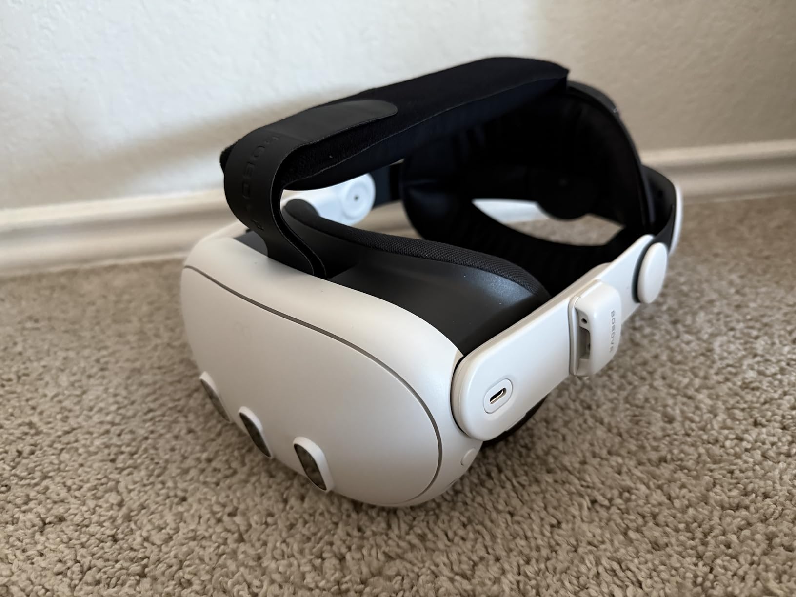 Meta Quest 3 512GB - VR Without Wires - Gorilla Tag Cardboard Monkenaut Bundle - Amazon Exclusive - Access to 100+ Games with a 3-Month Trial of Meta Horizon+ Included customer photo 2