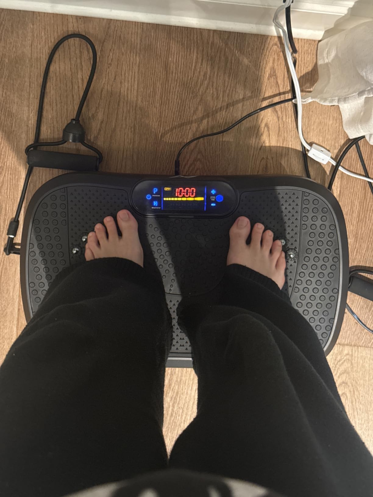 AXV Vibration Plate Fitness Platform Exercise Machine Vibrating Shaking Full Body Shaker Workout Vibrate Stand Shake Board Sport for Weight Loss Fat Burner for Gym Home Office customer photo 1