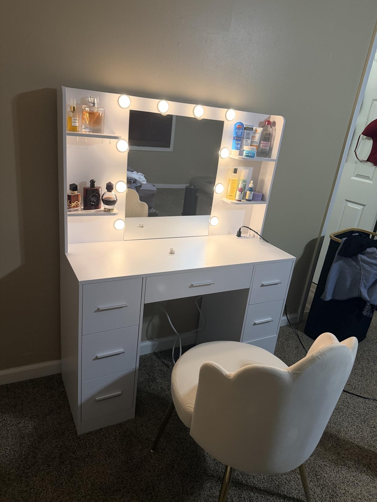 Quimoo Large Vanity Desk with LED Lighted Mirror & Power Outlet, Makeup Vanity Table with 7 Drawers, 4 Shelves and 5 Hooks, Vanity Desk Set for Bedroom, White customer photo 1