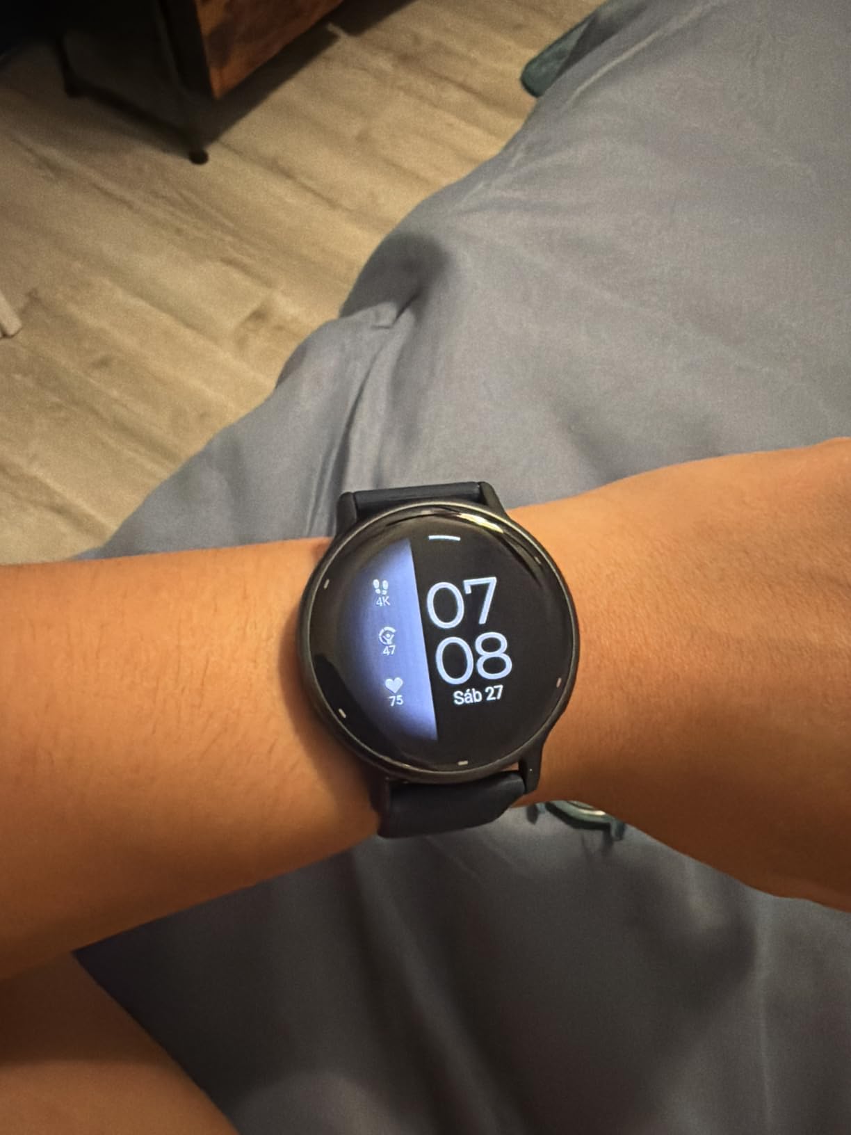 Garmin vívoactive® 5, Health & Fitness GPS Smartwatch, 42mm, Navy | 24/7 Health Monitoring, Built-In Sports Apps, Sleep Coach, Body Battery™ Energy Monitoring, Workout Benefit & Recovery Time customer photo 2
