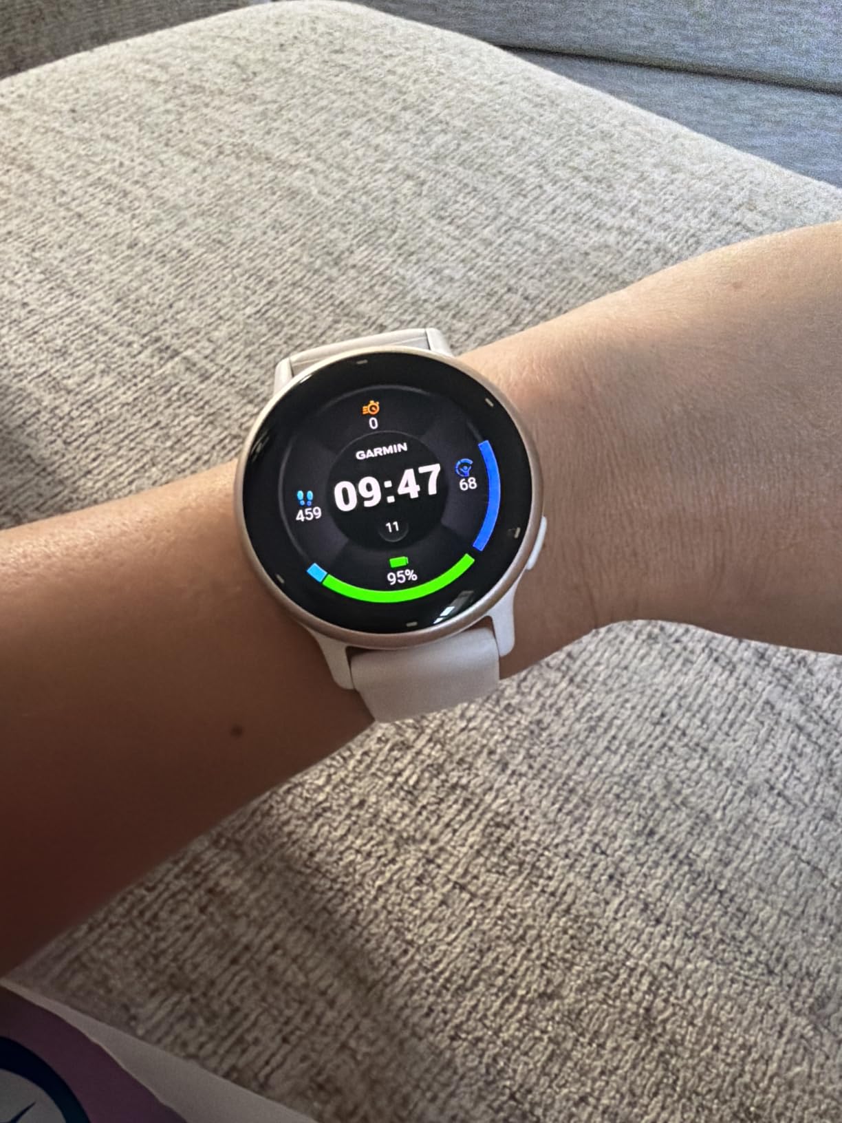 Garmin vivoactive 5, Health & Fitness GPS Smartwatch, 42mm, Ivory | 24/7 Health Monitoring, Built-In Sports Apps, Sleep Coach, Body Battery Energy Monitoring, Workout Benefit & Recovery Time customer photo 2