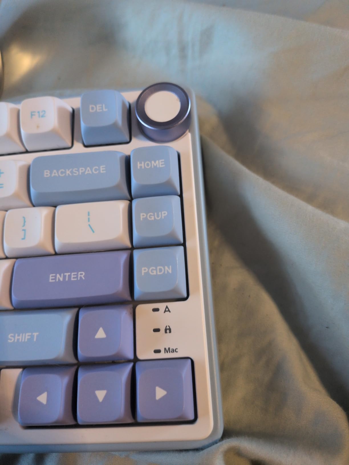 RK ROYAL KLUDGE R75 Mechanical Keyboard Wired with Volume Knob, 75% Keyboard Gasket Mounted, RGB Backlit, Creamy Keyboard with MDA Profile, PBT Keycaps, Hot Swappable Pre-lubed Tactile Switch customer photo 1