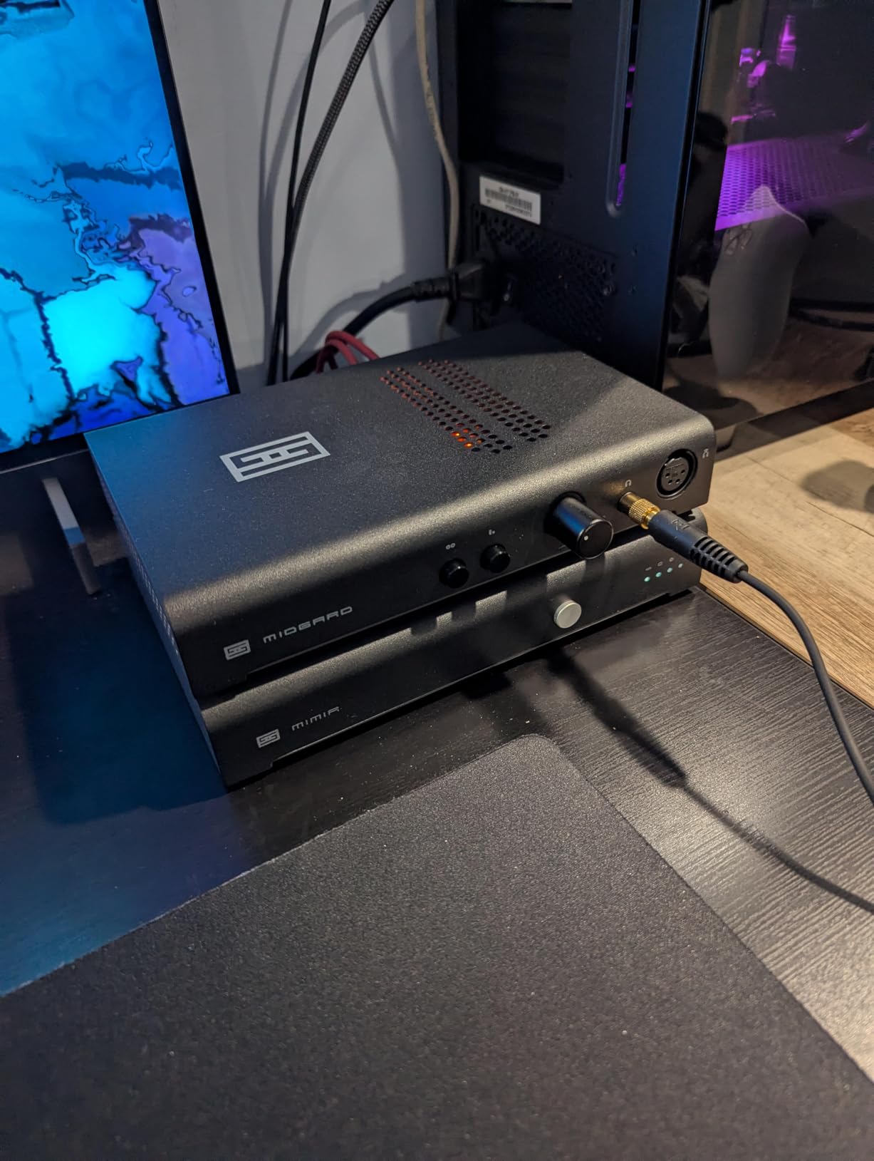 Schiit Midgard Headphone Amp and Preamp with Balanced Inputs and Outputs | Fully discrete amp with exclusive Halo mixed-mode feedback, ~5W/32 ohms customer photo 1