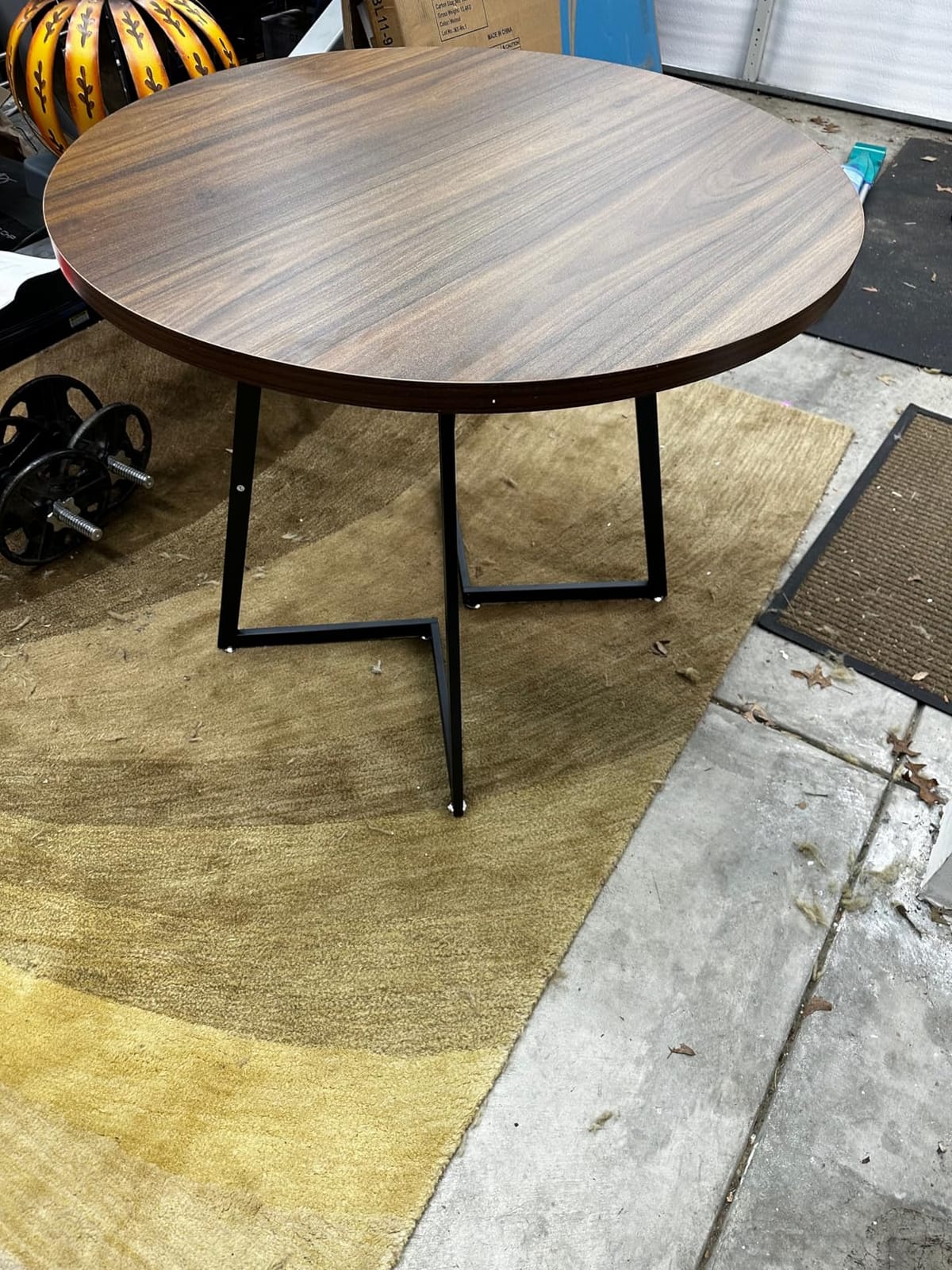 VECELO Round Dining Room Table with Wood Grain Tabletop and Steel Frame, for Kitchen, Living Room, Office, Conference, 2 to 4 Person, Antique Brown customer photo 1