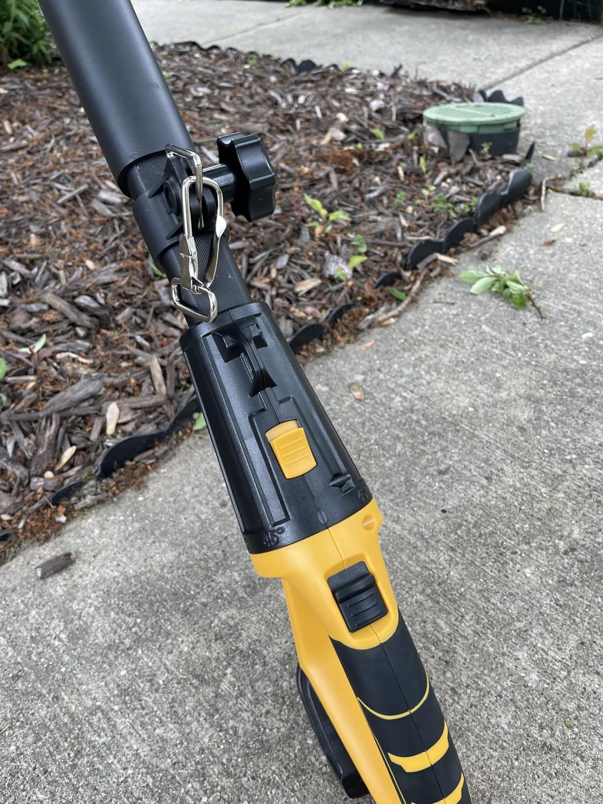 Alloyman 20V MAX Pole Hedge Trimmer, Telescoping Pole Hedge Trimmer, with 2 Packs 4.0Ah Batteries & Charger, 8 Feet Hedge Trimmer for Shrubs Pruning customer photo 2