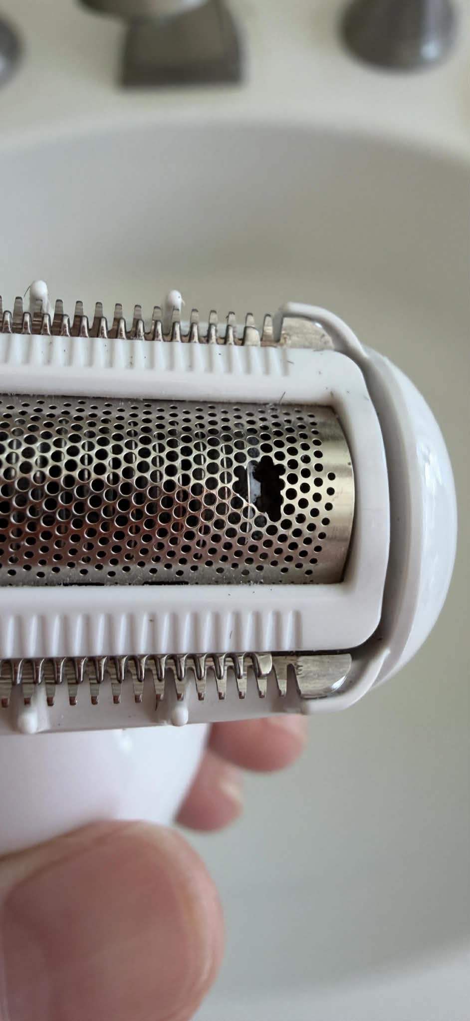 Braun Silk-epil 9 Epilator, Pivoting Head, Wet and Dry, Includes Body Trimmer, Shaver Head and Trimmer Comb, SES9-441 customer photo 1