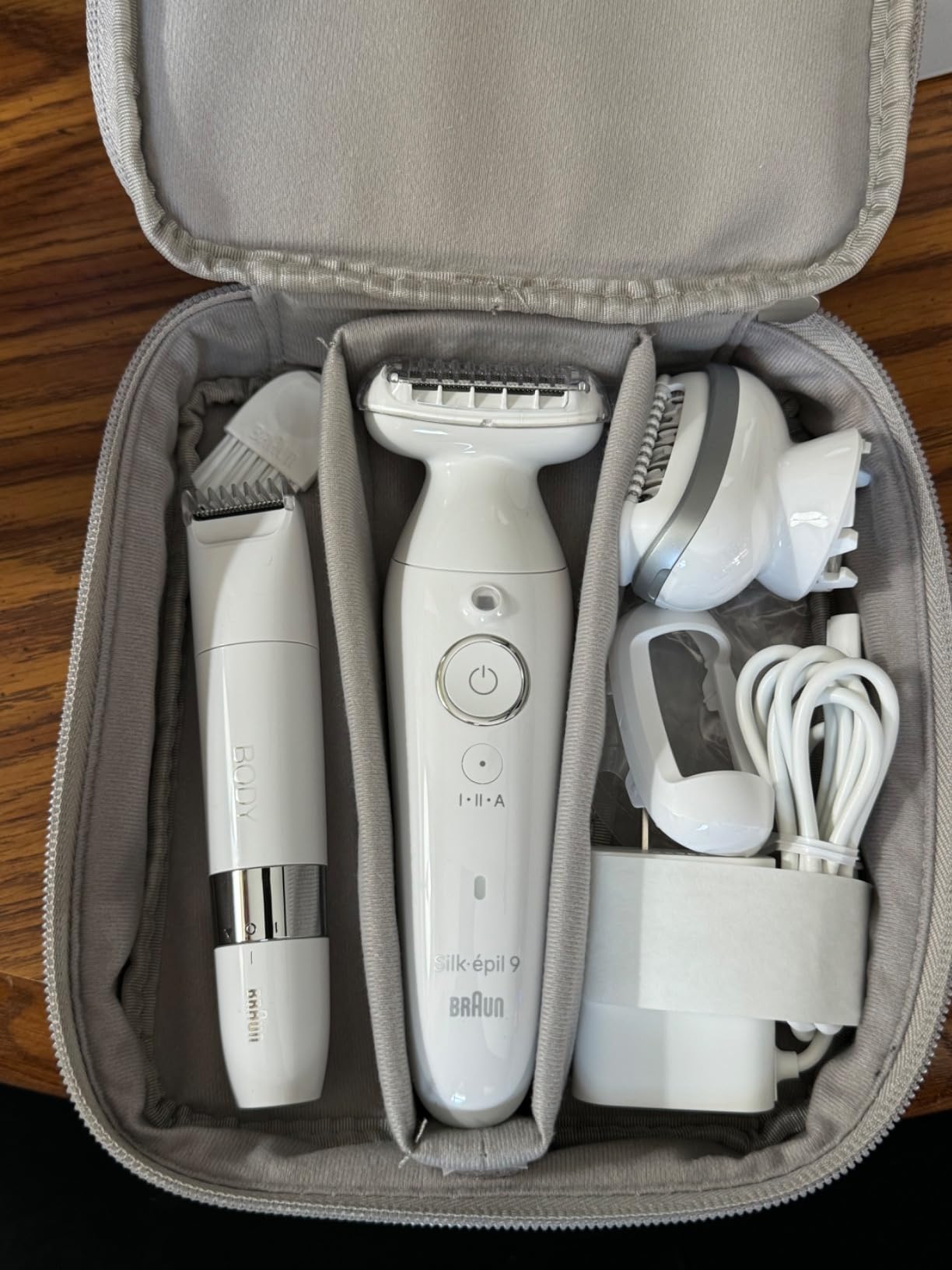Braun Silk-epil 9 Epilator, Pivoting Head, Wet and Dry, Includes Body Trimmer, Shaver Head and Trimmer Comb, SES9-441 customer photo 2