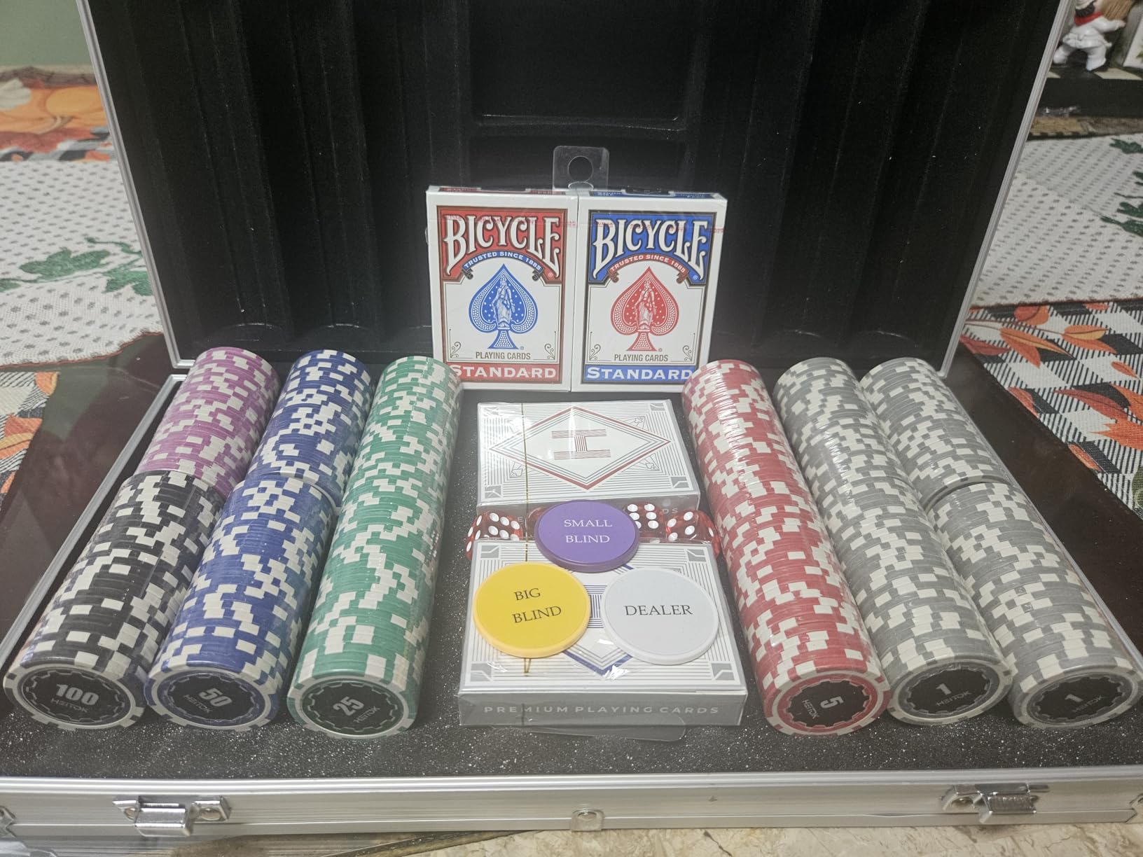 HEITOK 300-Piece Poker Chip Set with Denominations for Hosted Card Games | 11.5g weighted customer photo 2