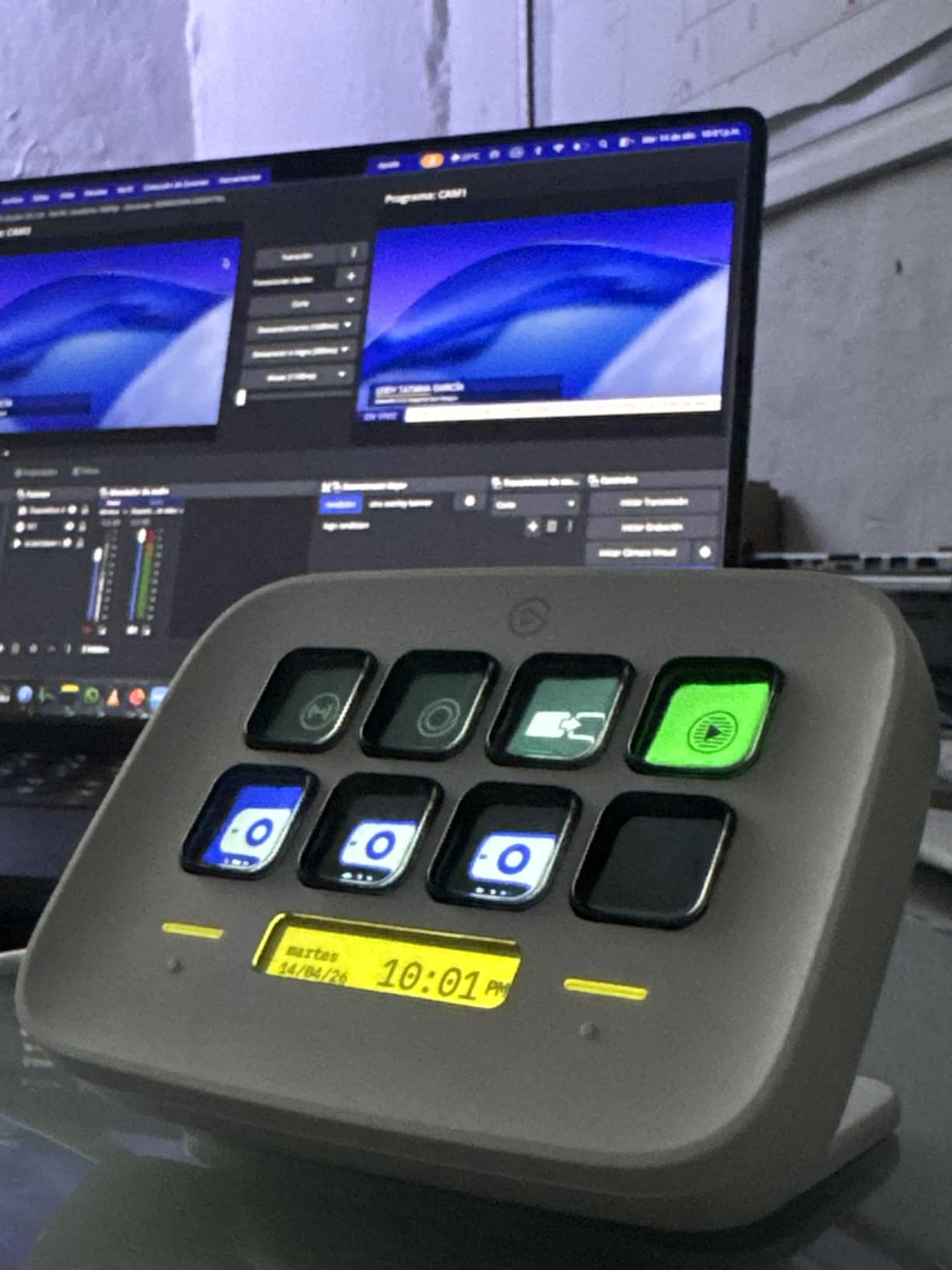 Elgato Stream Deck Neo, 8 Customizable Keys, 2 Touch Points | Automates repetitive tasks, Compatible with Zoom, Teams, Office apps, Smart home control, Zero-plastic packaging customer photo 1
