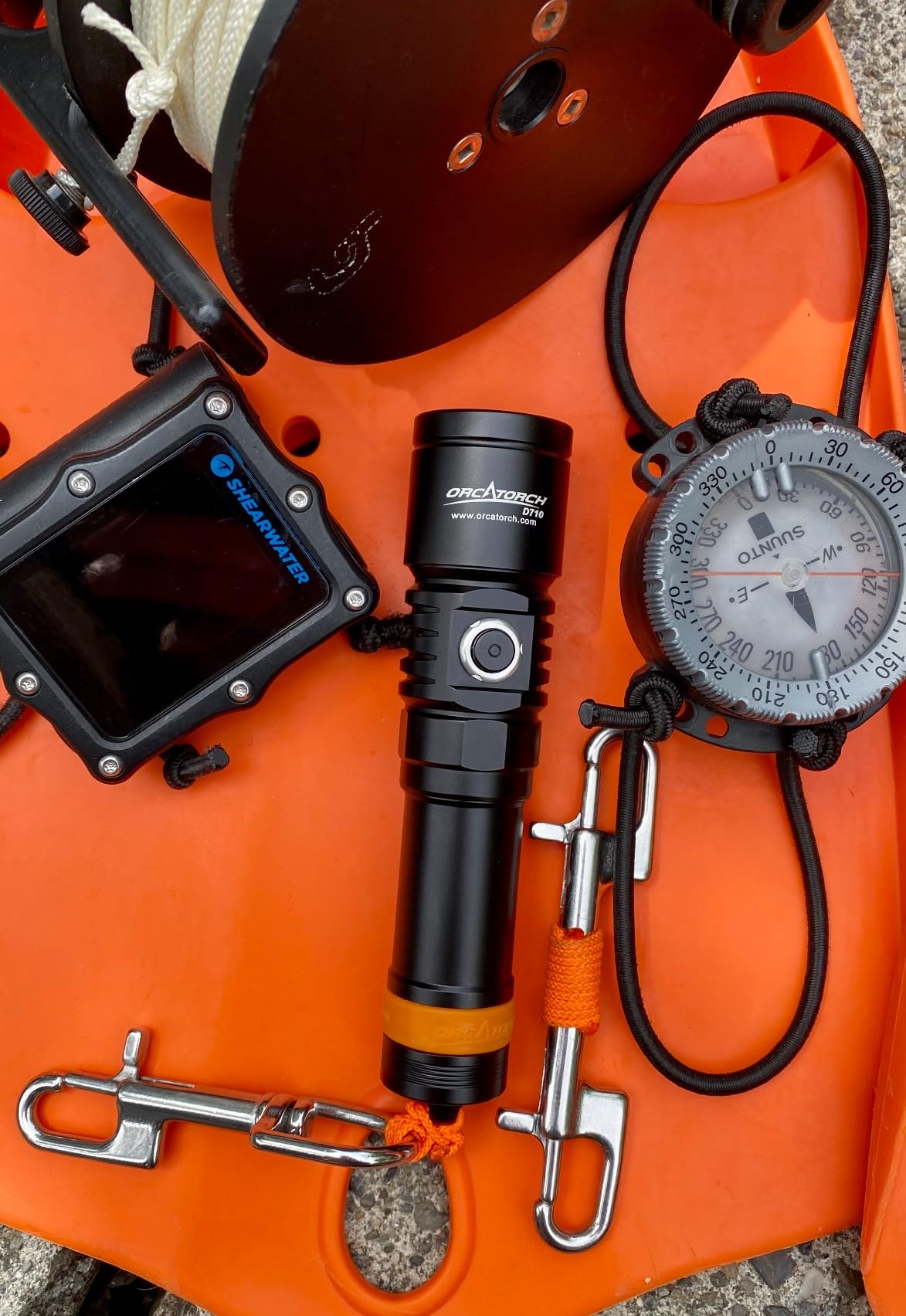 ORCATORCH D710 Dive Light, 3000 Lumens Bright Diving Flashlight, Green | 6° Narrow Beam, 4 Modes (High/Med/Low/Turbo), Power Indicator & Switch Locking Design, IP68 Waterproof for Scuba Diving customer photo 2