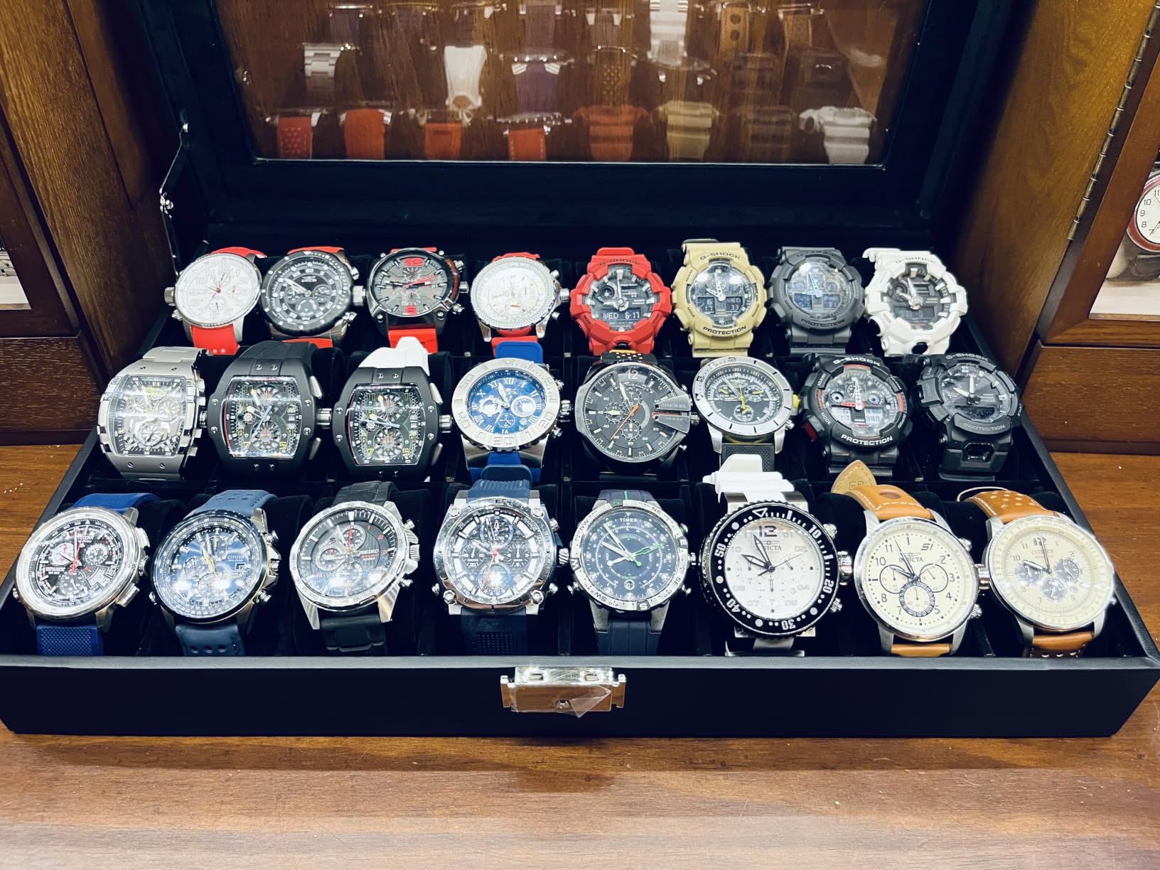 SONGMICS Watch Box 24-Slot Watch Storage Case with Glass Lid | Lockable, Gift Idea, Ink Black Synthetic Leather, Ink Black Lining, UJWB024B02 customer photo 2