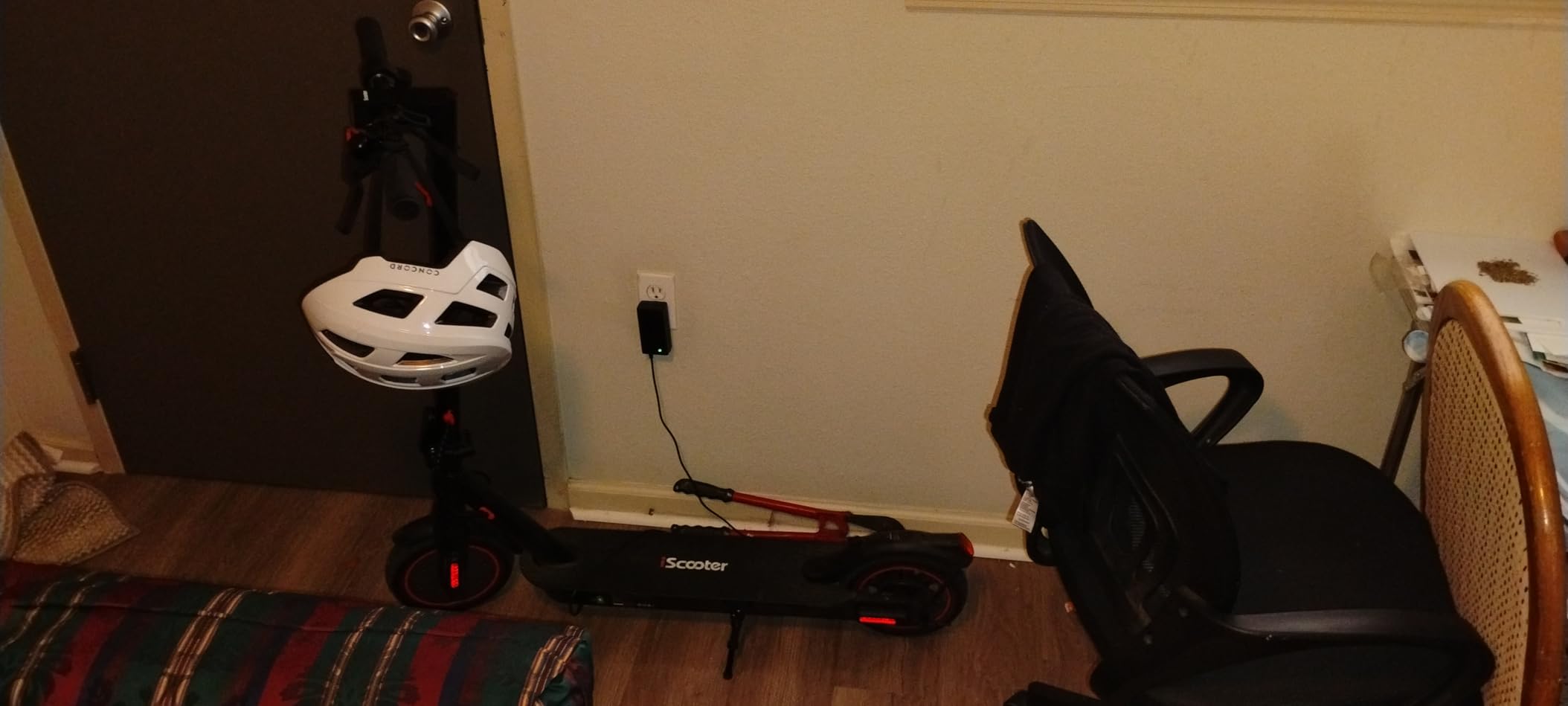 iScooter Electric Scooter for Adults, Foldable E-Scooter for Commuting | Cruise control, Smart App, dual braking, LED lights, and easy folding for daily commuting, campus travel and city rides customer photo 2