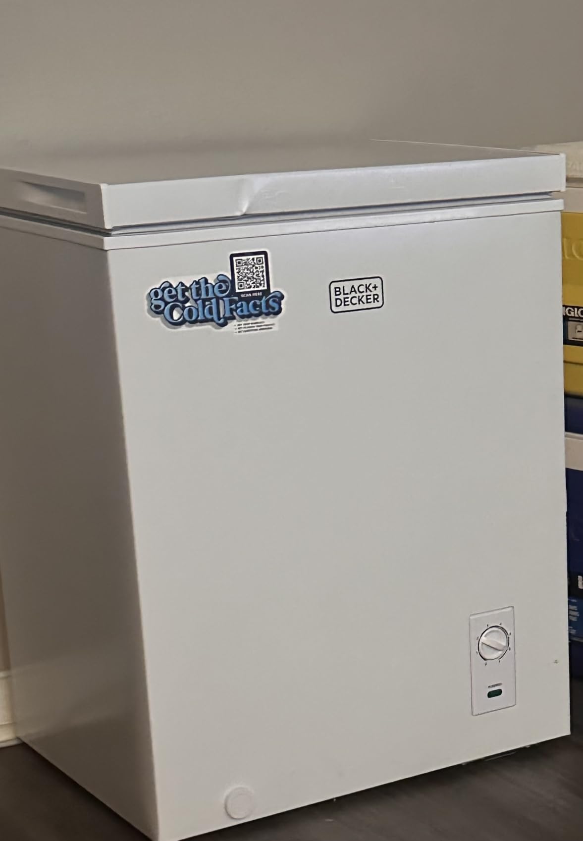 BLACK+DECKER 8.9 Cu. Ft. Chest Freezer, R600a Refrigerant, BCF890E, White | Deep Freezer with Top Opening, Chest with Removable Storage Basket, Mechanical Temperature Control, Manual Defrost customer photo 1