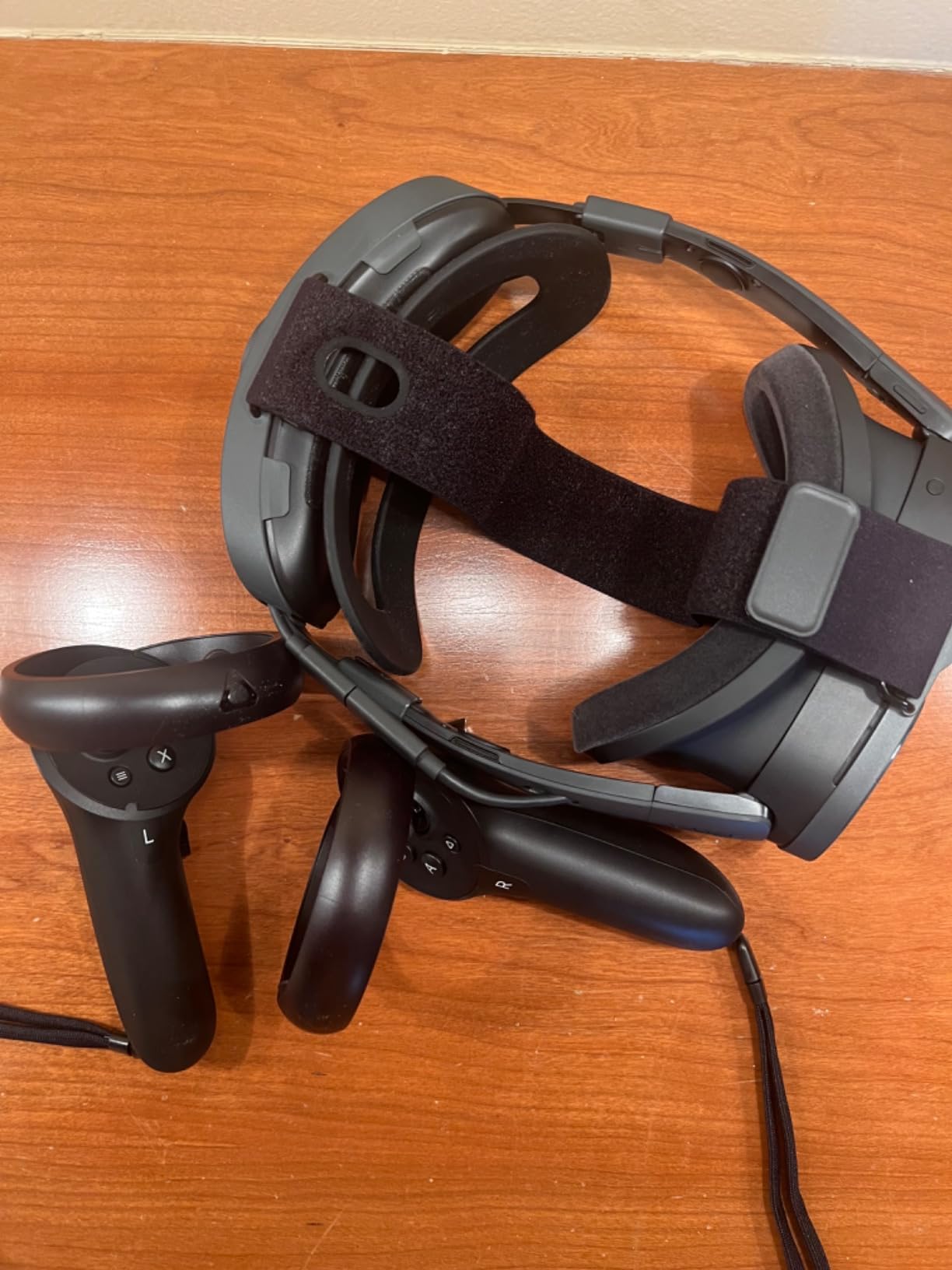 HTC Vive XR Elite with Deluxe Pack — Mixed Reality and PC VR Headset + Controllers customer photo 2