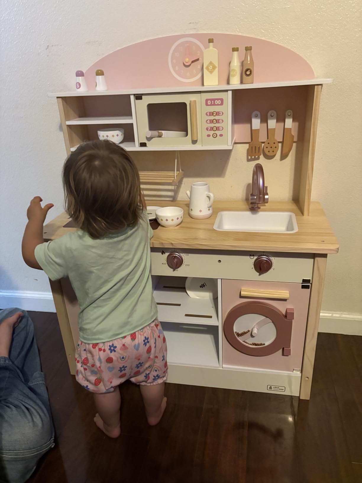 ROBUD Play Kitchen Set, Wooden Play Kitchen with Ice Maker, Fridge, Coffee Machine, Oven, Dishwasher, Microwave, Kitchen Accessories, Toy Kitchen Gift for Boys Girls, 3+ customer photo 2