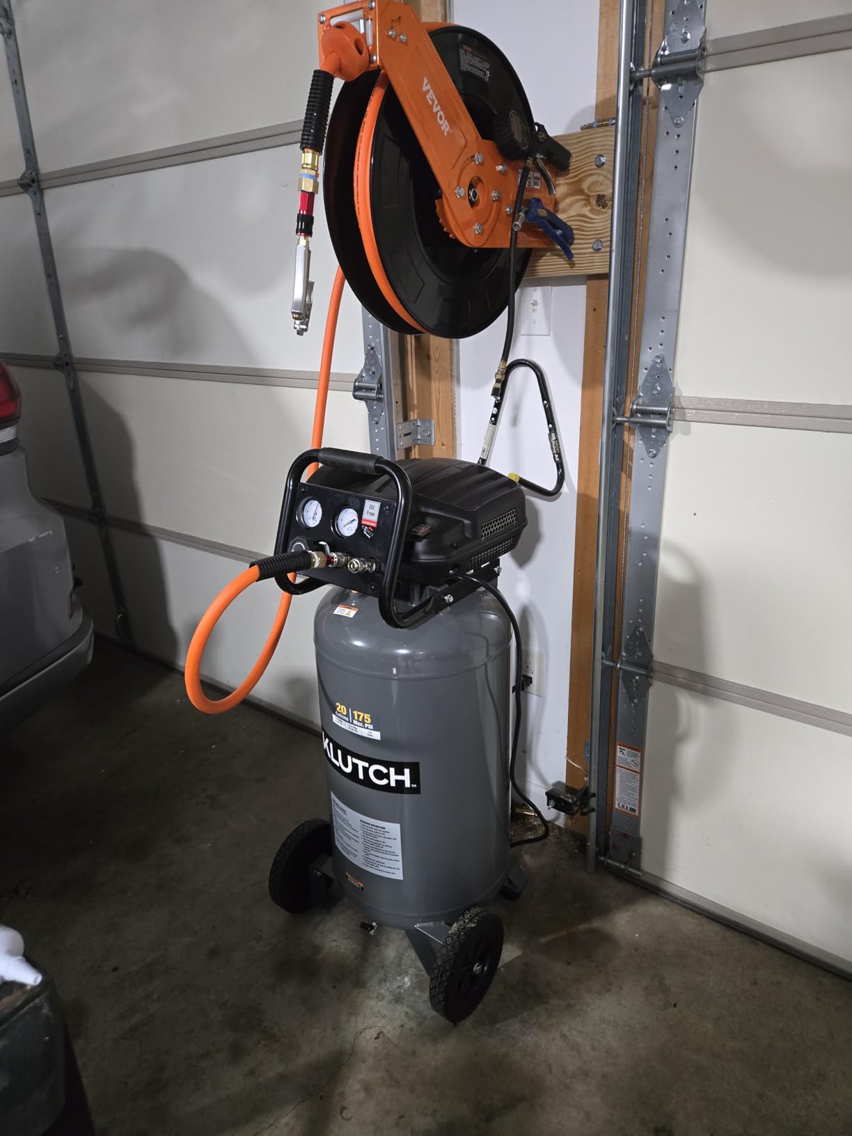 Klutch 20-Gallon Air Compressor, 2 HP, 120V, 175 PSI, 4.2 SCFM at 90 PSI Oil-Free Vertical customer photo 1