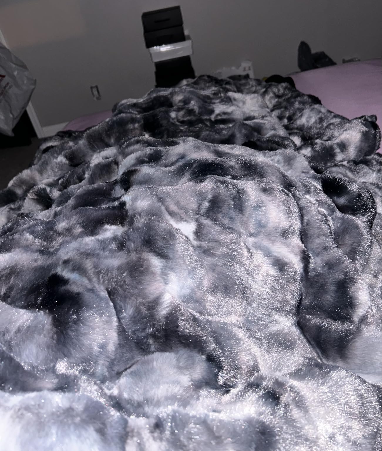 BENVWE Fluffy Faux Fur Throw Blanket for Couch, Soft Plush Thick Cozy Fuzzy Luxury Minky Bubble Blanket for Home Living Room Decor Gift for Women, Tie-dye Coffee, 50