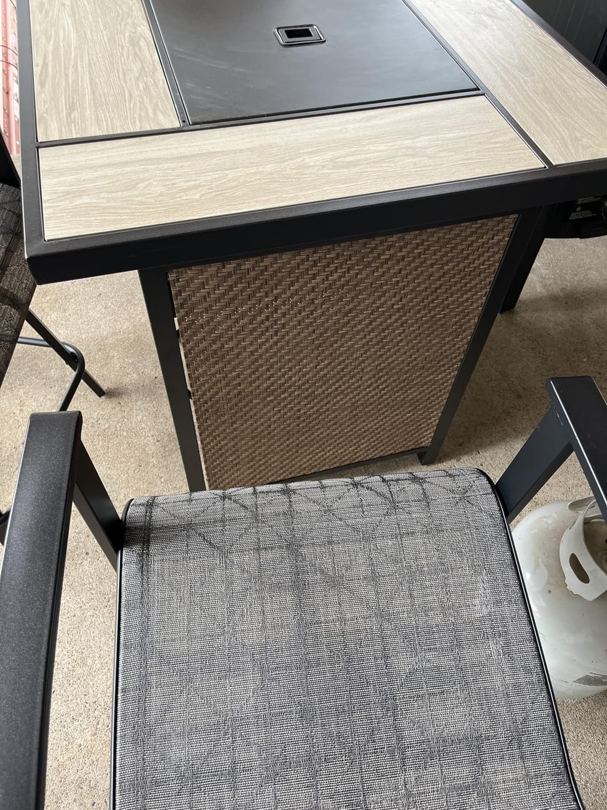 Grand patio 5-Piece Patio Swivel Bar Set with Ice Bucket Dining Table, Leather-Look Wicker Outdoor Height Patio Bar Stools Set of 5, High Bar Chairs with High Back and Armrest customer photo 2