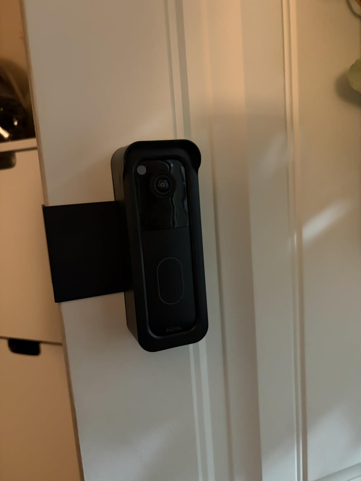 Blink Video Doorbell - Head-to-toe HD view, two-year battery life, simple setup. Sync Module Core included - System (Black) customer photo 1