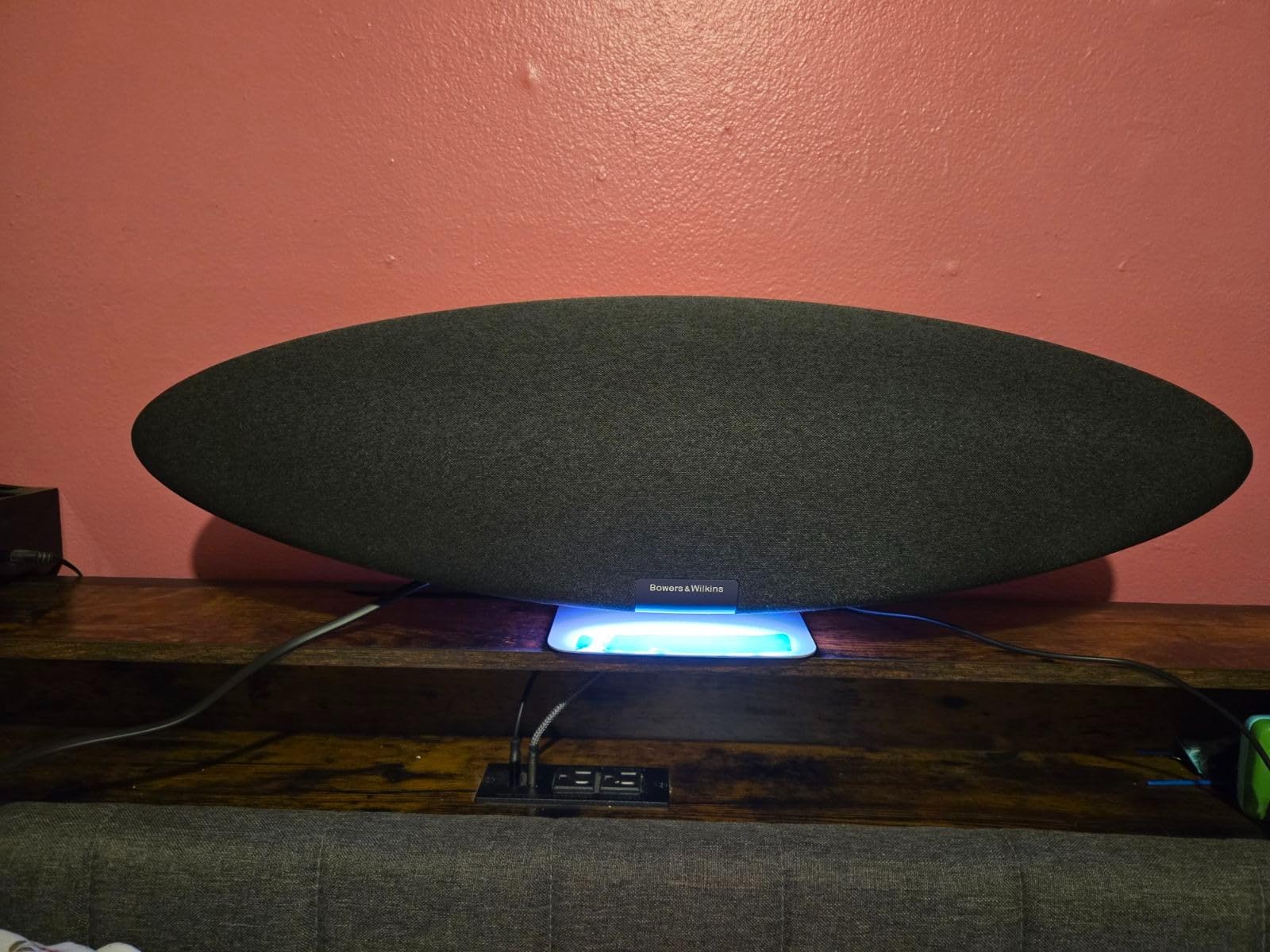 Bowers & Wilkins Zeppelin Pro Edition Wireless Speaker, Large Bluetooth Speaker, 5 Drivers Including Subwoofer, Bluetooth Streaming, AirPlay 2 & Spotify Connect, Multiroom Support, Solar Gold customer photo 2