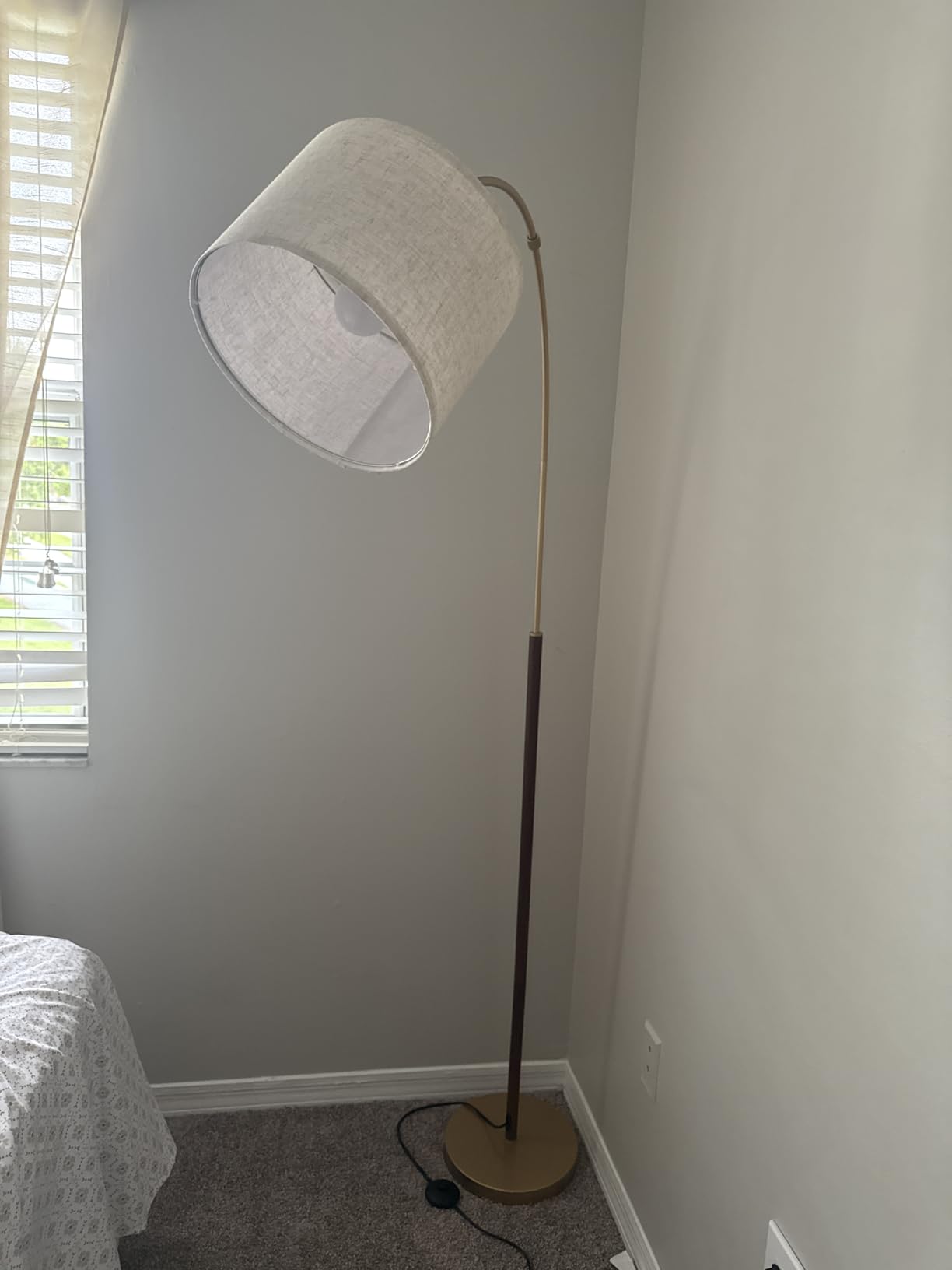 Ambimall 70 Dimmable Arc Floor Lamp with Remote, Color Temperatures and Brightness Adjustable, Arched Floor Lamp with Rotating Head, Over Couch Arched Light for Living Room (Deep Beige and Black) customer photo 1