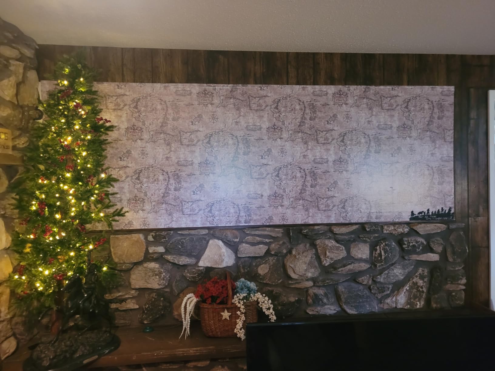 RoomMates Lord of the Rings Parchment Middle Earth Map Peel and Stick Wallpaper, Vinyl, 20.5-in x 18-ft customer photo 1