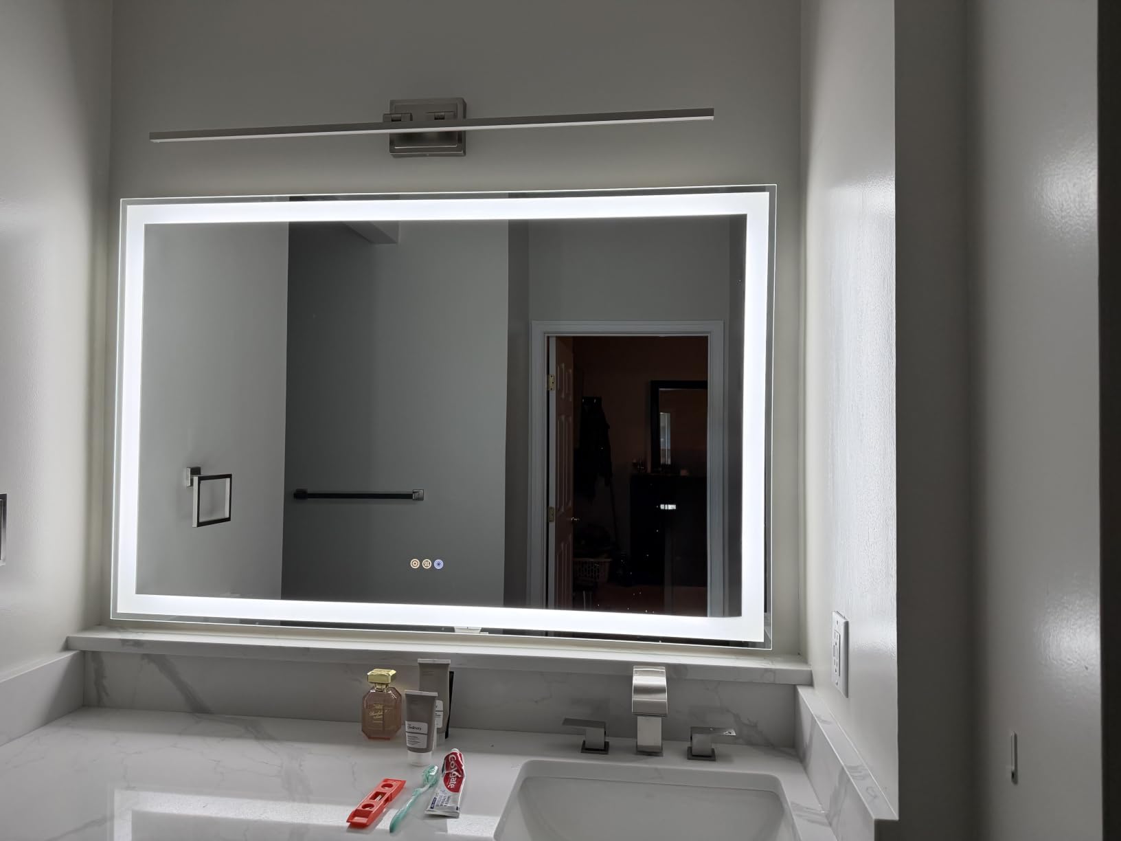 24x32 LED Bathroom Mirror, 6000LM, Separate Front and Back Lights | UL Certified, Shatter-Resistant Tempered Glass, Auto-Off Defogger, 3 Color Modes, Smooth Dimming, Smart Memory Setting customer photo 2