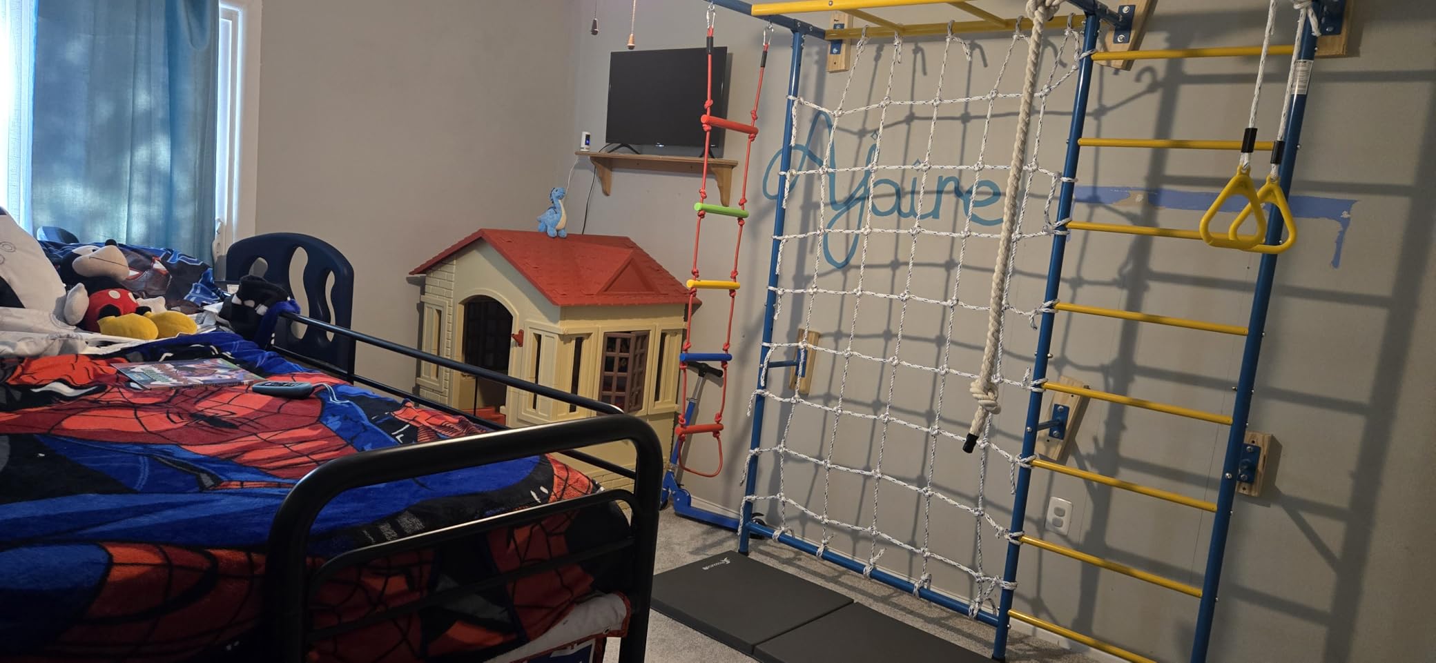 VEVOR Indoor Jungle Gym for Toddlers, 7-in-1 Climbing Playset with Carbon Steel Swedish Ladder, Wall Ladder, Pull-Up Bar, Rope Ladder, and Gymnastic Rings, Supports 220 lbs, Multicolor customer photo 2