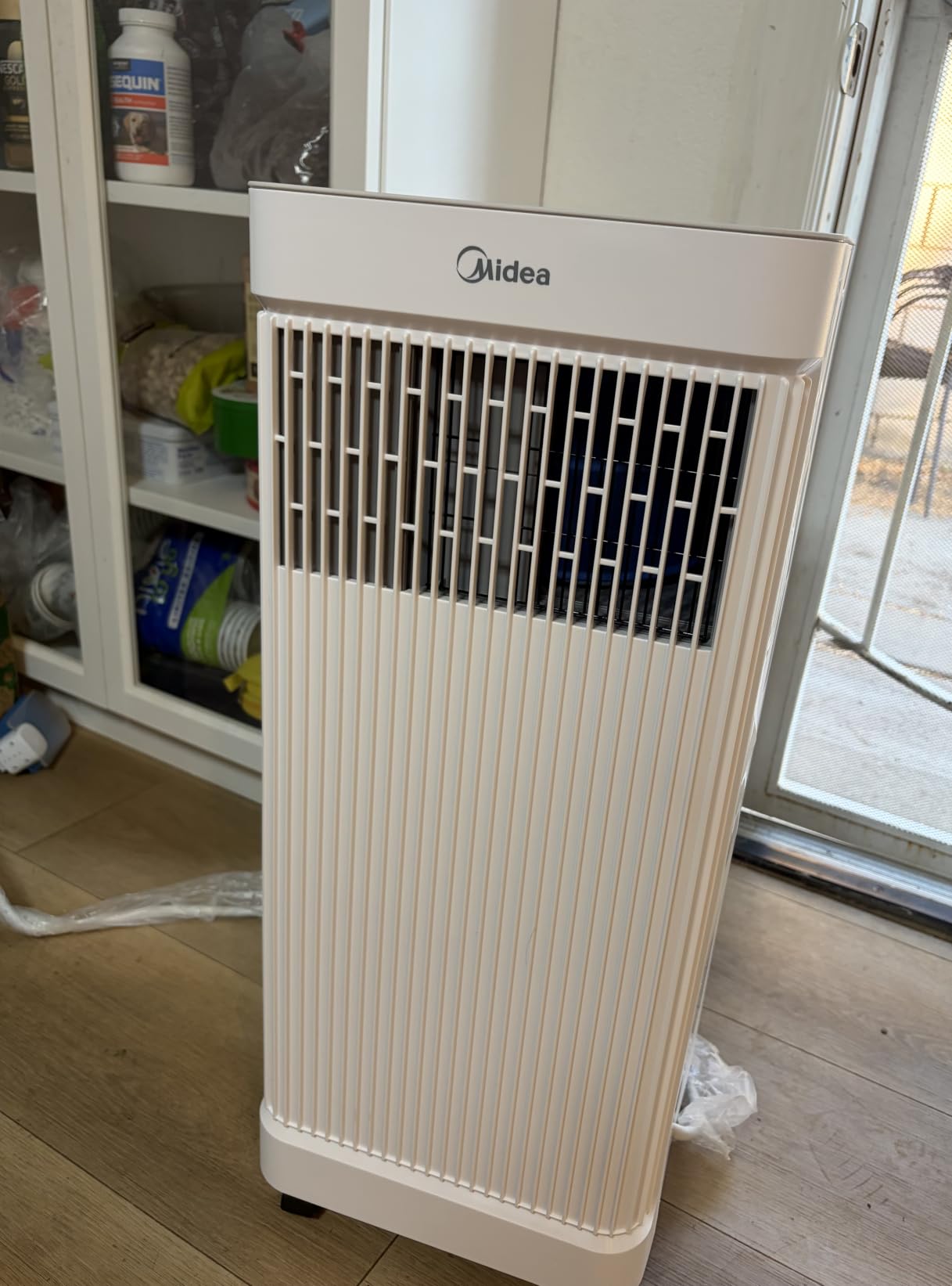 Midea 8,500 BTU ASHRAE (5,000 BTU SACC) Portable Air Conditioner, Smart Control, Cools up to 150 Sq. Ft., with Dehumidifier & Fan mode, Easy-to-use Remote Control & Window Installation Kit Included customer photo 1