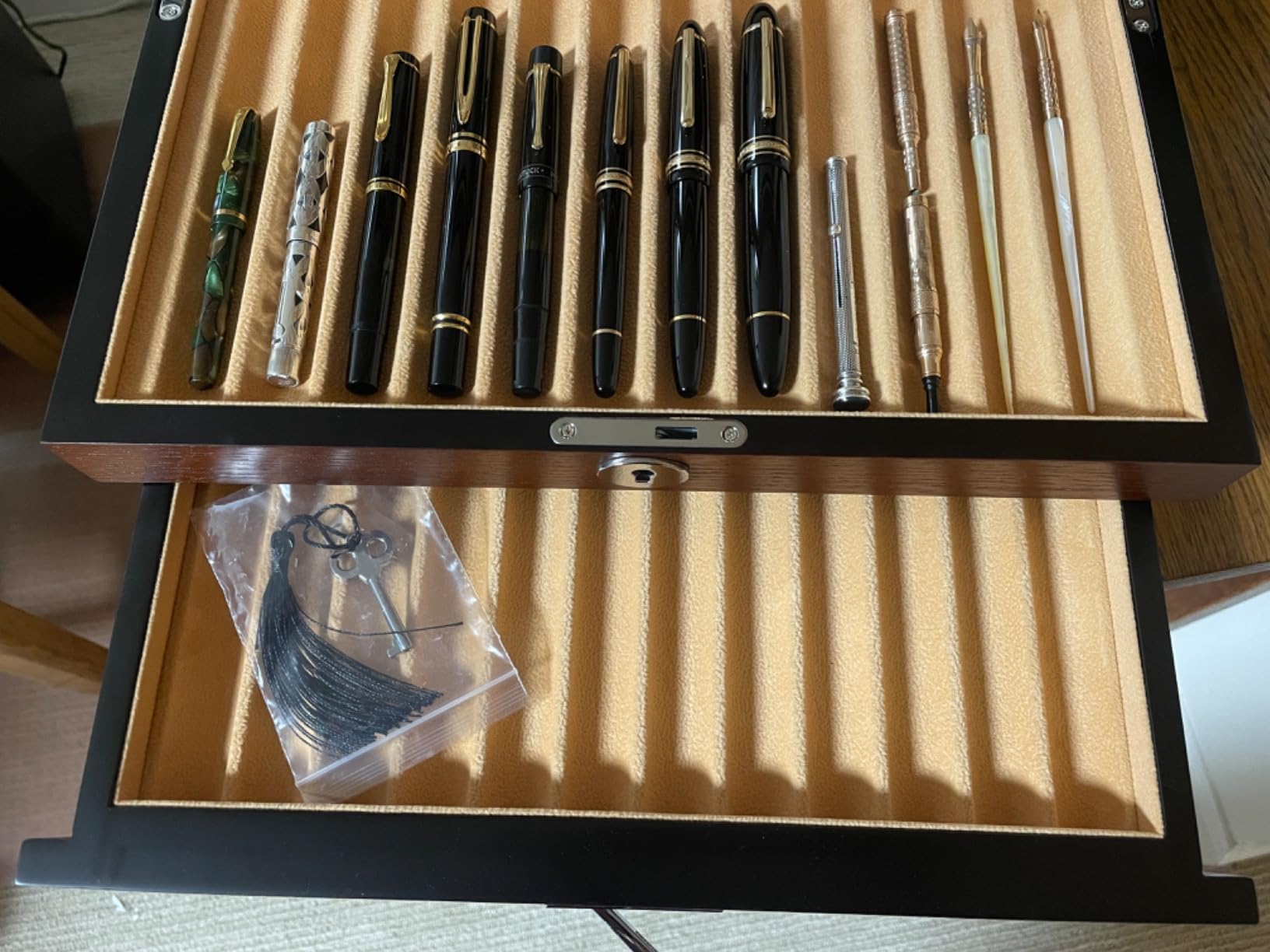 Fountain Pen Display Case with 12 Pens, Wood Pen Display Box, Lockable Pen Storage Box with Glass Top, Pen Box Organizer, Pen Collection Display Case (Brown with Camel Velvet) customer photo 1
