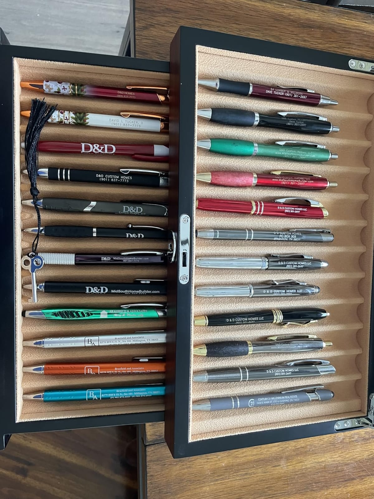 Fountain Pen Display Case with 12 Pens, Wood Pen Display Box, Lockable Pen Storage Box with Glass Top, Pen Box Organizer, Pen Collection Display Case (Brown with Camel Velvet) customer photo 2