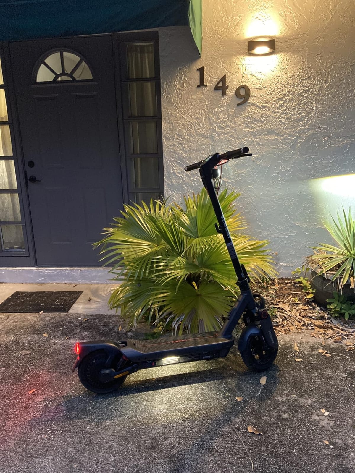 Segway Ninebot MAX Series Electric Scooter, Up to 22-28 MPH, Long Rang, Dual Suspension & Braking System, Fast Charging, Scooter for Adults, UL-2272 2271 Certified (G2/G3) customer photo 1