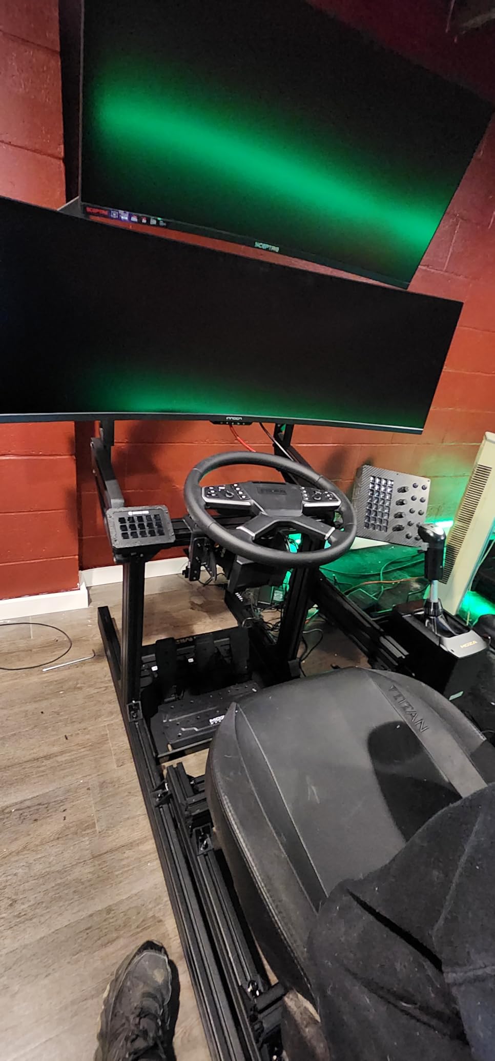 MOZA Trucking Bundle 4PCS PC Gaming Racing Simulator Kit: R5 5.5Nm Direct Drive Wheel Base, 400mm TSW Truck Wheel, SR-P Lite Pedals and Wheel Clamp for PC, Black customer photo 2