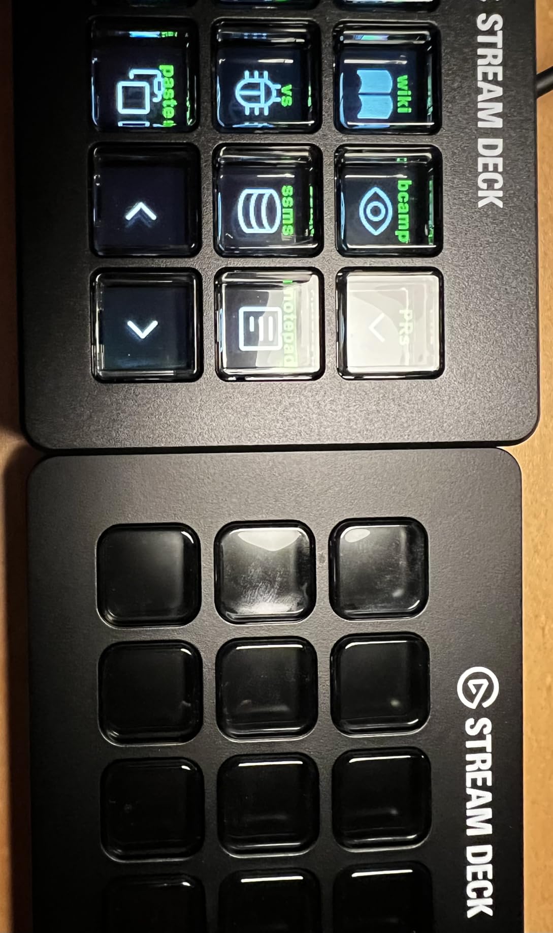 Elgato Stream Deck Scissor Keys Workflow Controller | Tactile, responsive macro keys, Monitor CPU, GPU, ping, FPS, LED-lit icons, Regular plugin updates, Windows and macOS customer photo 2