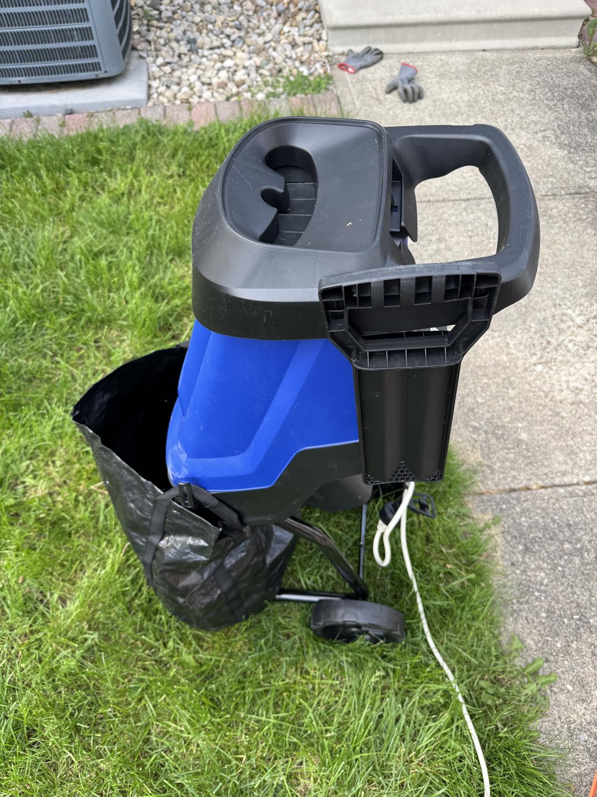 Westinghouse Corded Electric Wood Chipper Shredder 1.7-Inch 15 Amp with 12 Gallon Collection Bag for Easy Cleanup customer photo 2