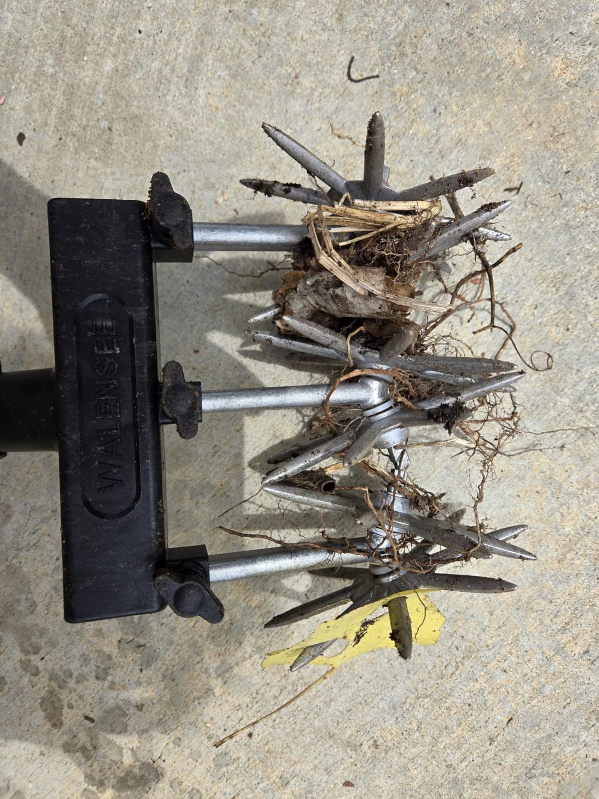 Walensee Rotary Cultivator, Hand Tiller for Soil Mixing or Reseeding | Star-Shaped Rotating Tines Break Up Soil Clods, Loosen Soil And Prepare Seedbeds For Planting Rows, Gardens And Raised Beds customer photo 1