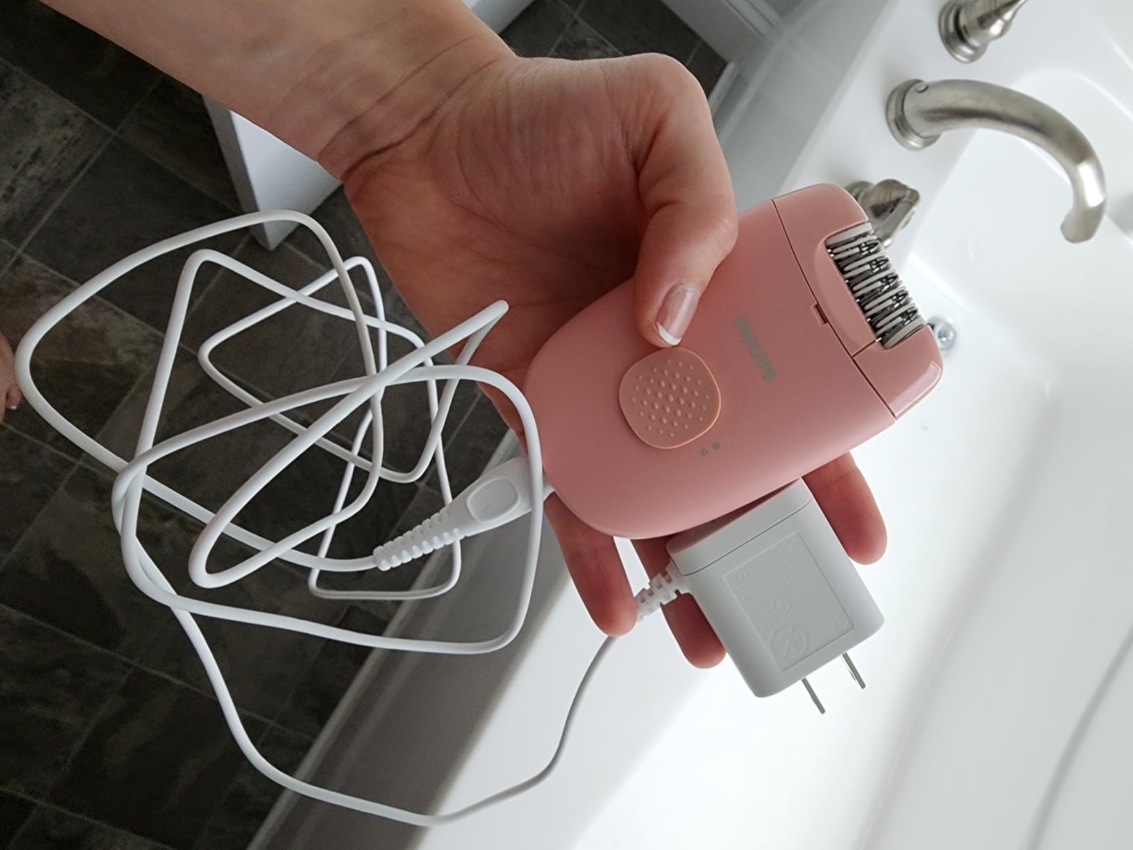 Philips Epilator Series 2000, Corded Epilator for Legs and Body, Hair Removal Device for Women, Model BRE227/00 customer photo 1