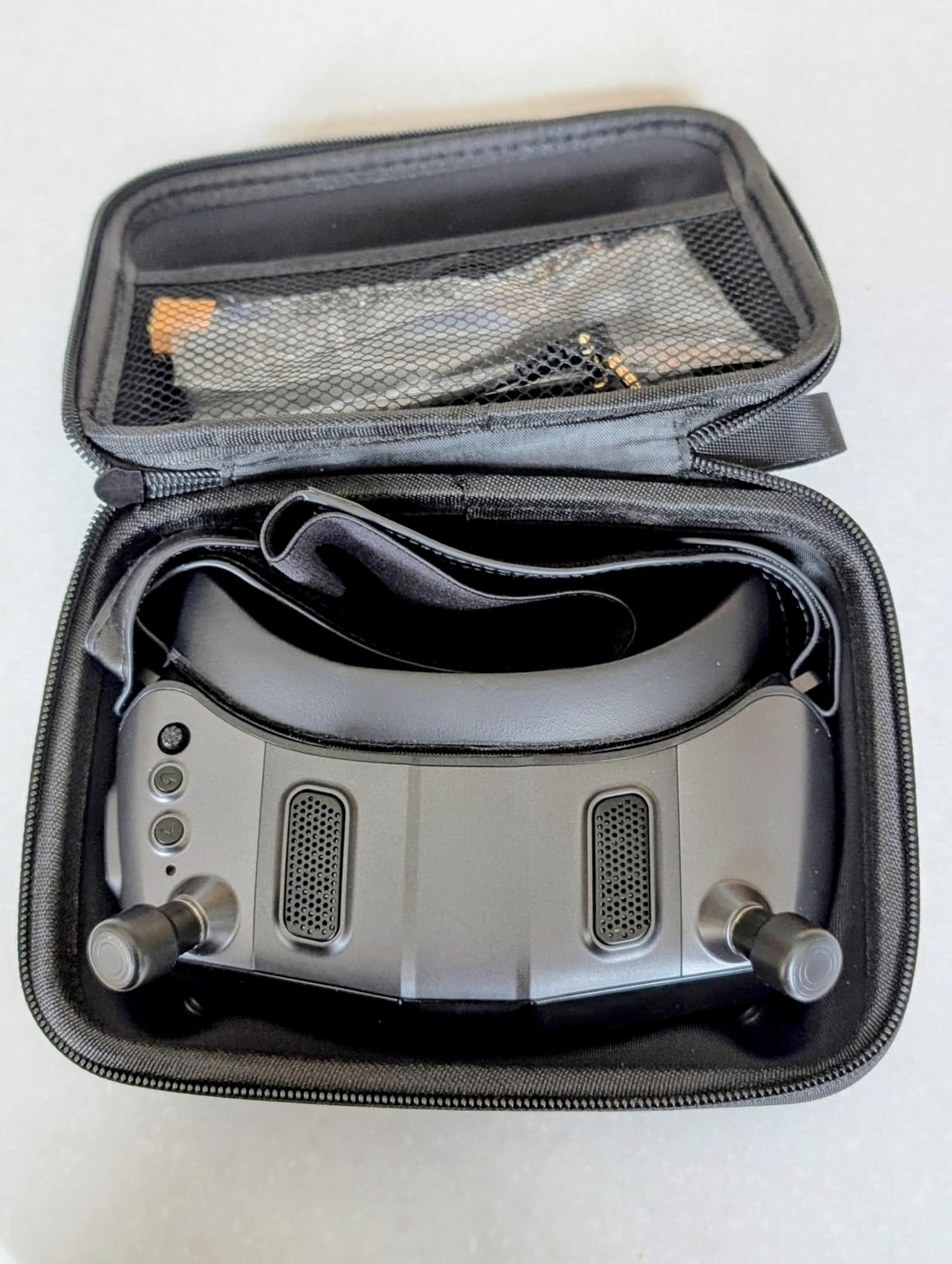 CADDXFPV Walksnail Avatar HD FPV Goggles X - 1080P/100FPS, 50° FOV, OLED customer photo 2