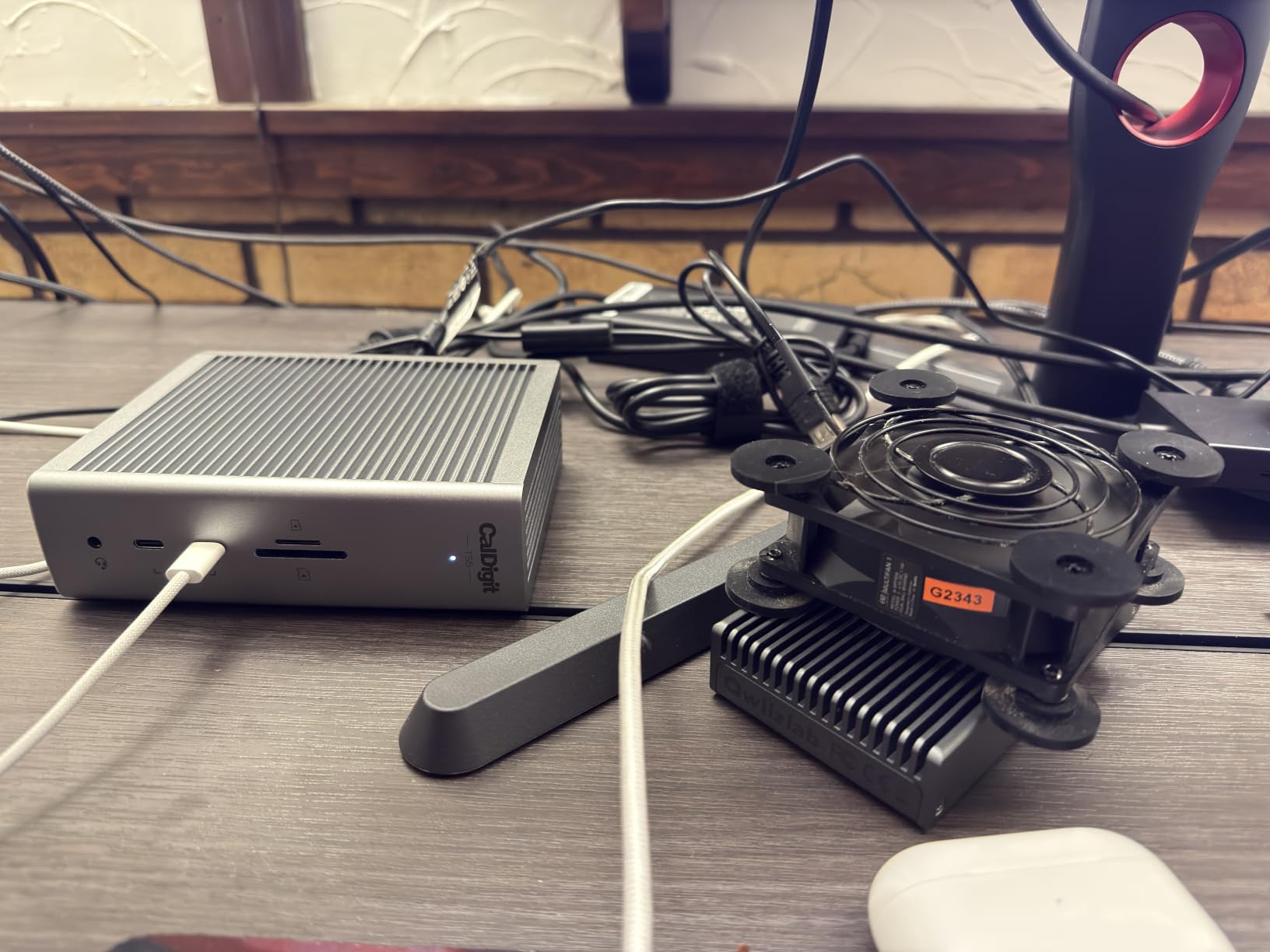 CalDigit TS5 PLUS - Thunderbolt 5 Dock - 20 Port, 10Gb Ethernet, 140W dedicated host Charging, TBT-5 x 3, USB 10Gb/s x10, Dual USB Controllers, Up to Two 8K 60Hz Displays, 1.0m Braided Cable, 330W PSU customer photo 2