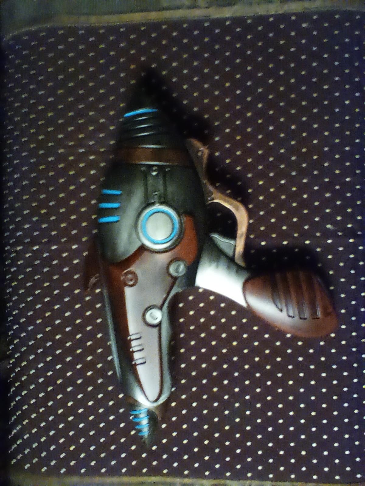 Hub's Alien Blaster Replica Foam Gun - Sci-Fi Retro Ray Gun Toy for Cosplay, Halloween, Display & Collectors - 13
