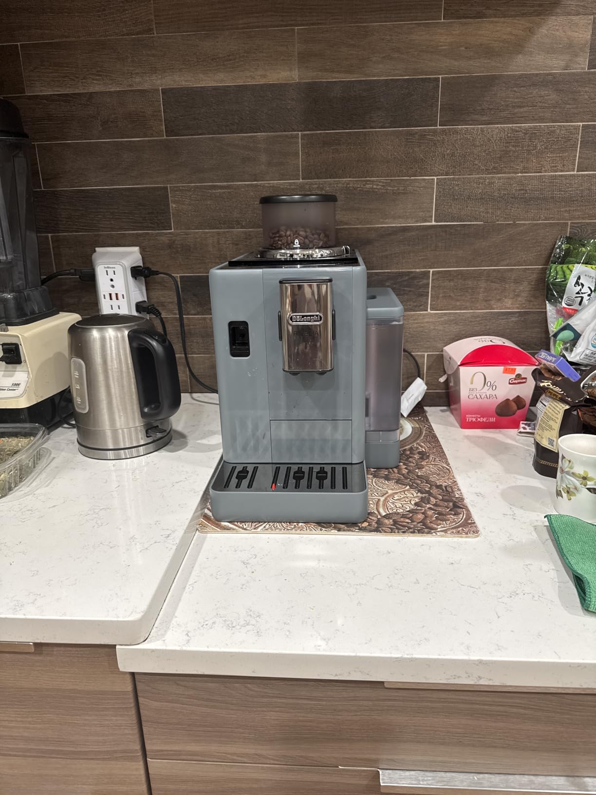 De'Longhi Rivelia Automatic Espresso Machine, Grinder & Frother, Easy Bean Switching, Pebble Gray customer photo 1