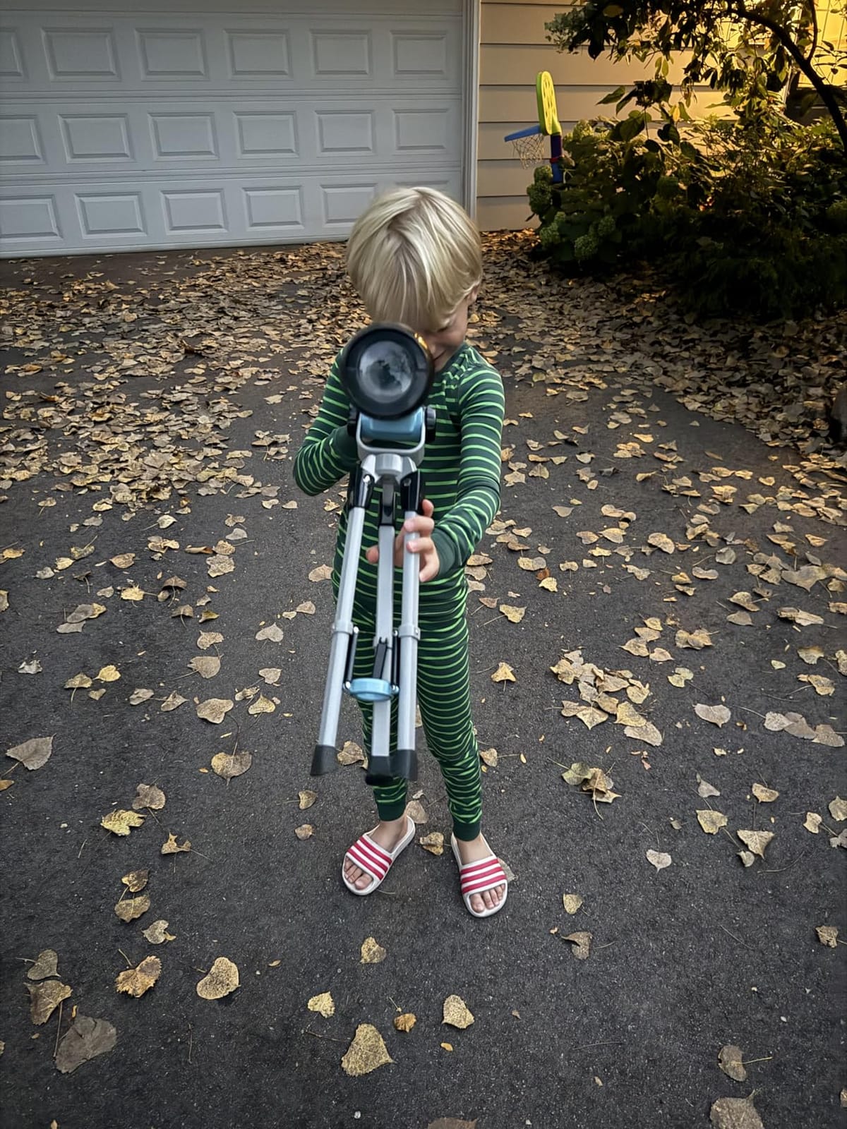 Educational Insights GeoSafari Starview Telescope - Kids Telescope for Beginners, Beginner Astronomy Telescopes, Stargazing & Viewing Planets, Home or Classroom Set, Space & STEM Gifts for Ages 7+ customer photo 1