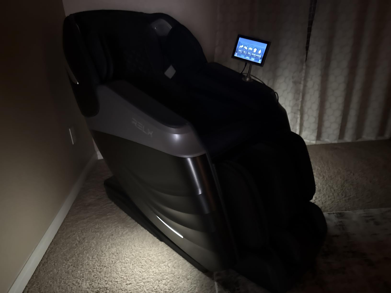 RELX Massage Chair Full Body, 20 Modes Zero Gravity SL-Track Shiatsu Massage Chair Built-in Heat System, Airbag Massage with Body Scan, Deep Yoga Stretch, Calfrest Extension and AI Control(Cream) customer photo 2