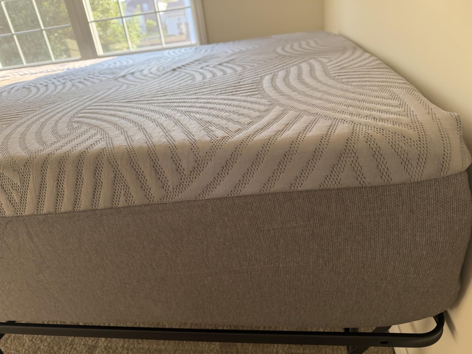 Sweetnight CoolNest 12 Inch Queen Size Mattress, Cool Memory Foam Mattress | Cool Night Sleep, 5-Zone Ergo Support for Pressure Relief customer photo 1