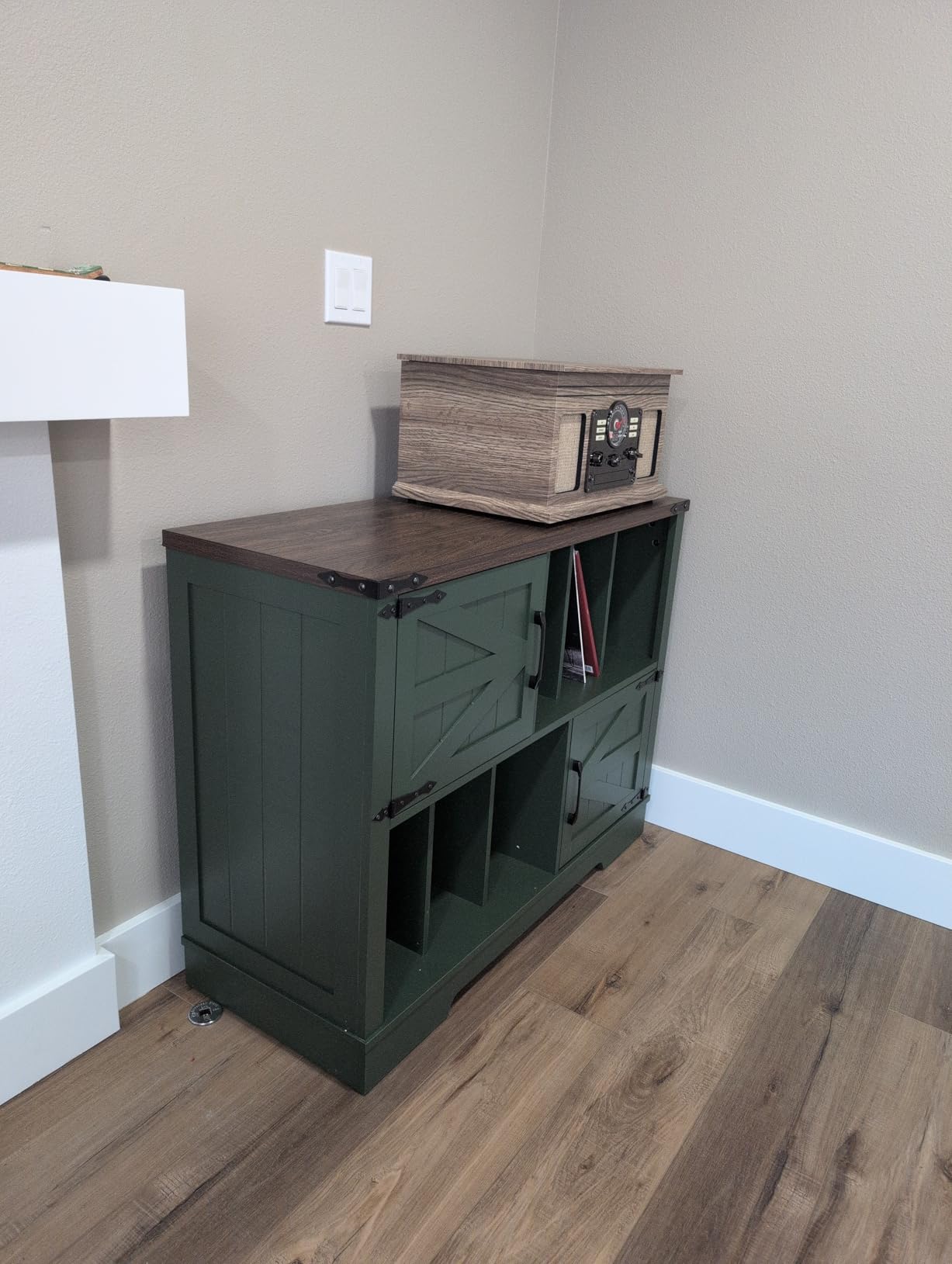 Joaxswe Large Record Player Stand with Vinyl Storage Up to 450 Albums, 39 Inch Farmhouse Wood Green Vinyl Records Storage Cabinet with Barn Doors, Mid-Century Accent Turntable Stand for Living Room customer photo 2