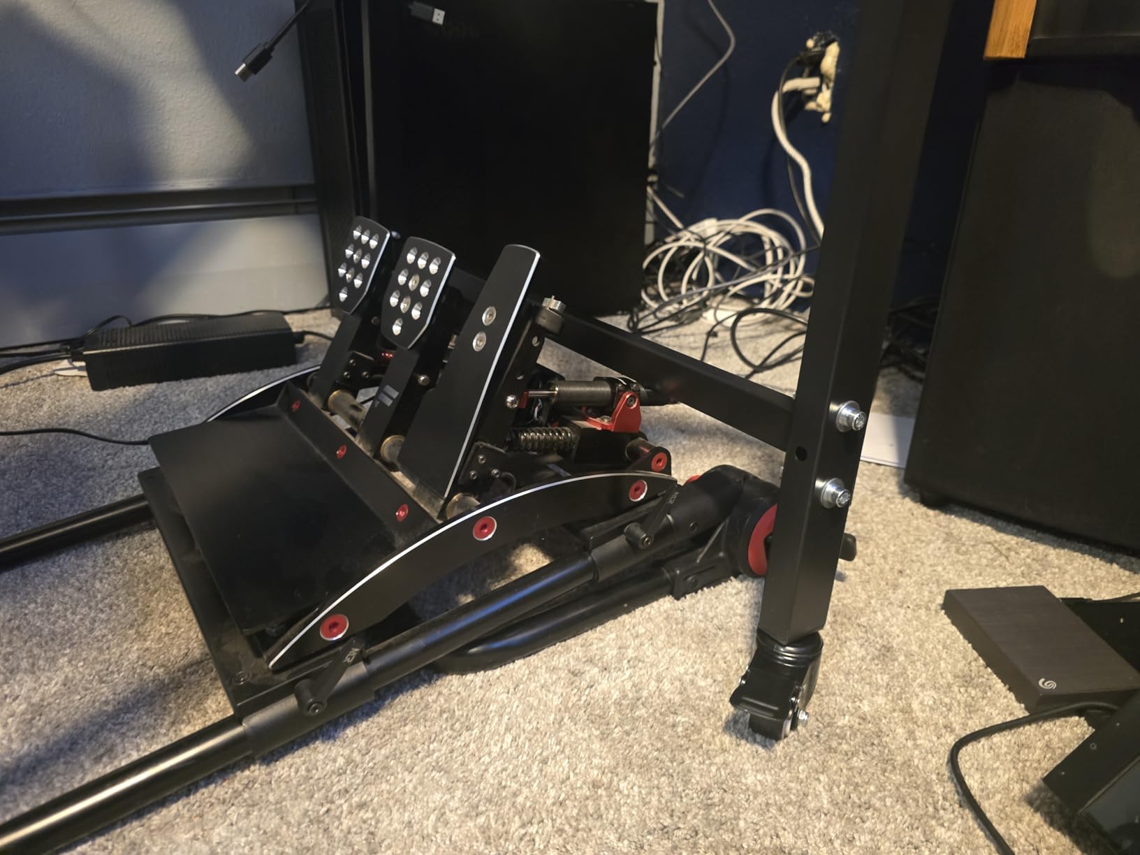Marada Sim Racing Triple Monitor Stand with Wheels Compatible with 27/32-inch Displays Height and Tilt Adjustable, A-Frame Base for Flight & Driving Simulator Cockpit Rig customer photo 2